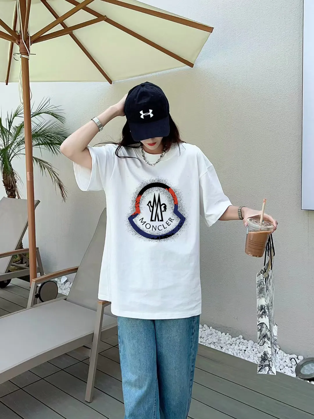 P140 🔥 [MONCLER] 2025FW short-sleeved T-shirt with badge + LOGO, high-end 26s double yarn 300g fabric, heavy fabric, custom stretcher rib, same vat and dye, complete three standards, same style for men and women, color: black, white, size: S M L XL 2XL