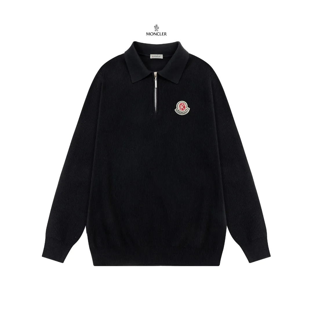 P250 Moncler masked zipper lapel sweater, the latest 2025 casual Polo wool sweater.  The texture is delicate, soft and comfortable, skin-friendly and warm, not easy to deform, simple and high-end style, and the logo on the chest is very exquisite and perfect! The upper body effect is very strong 👍 Color: black, gray Size: S-XL