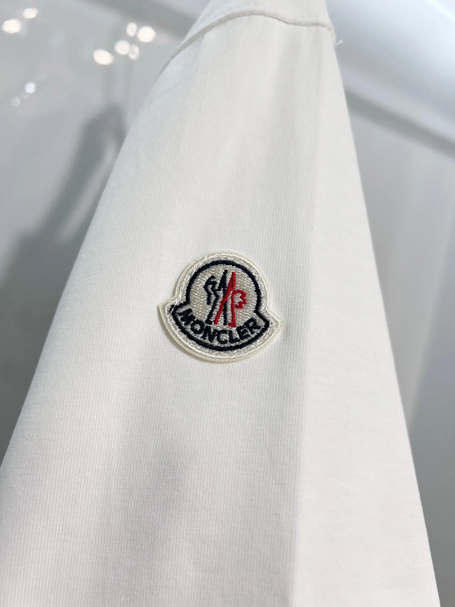 P150 MONCLER/Muzzled 300g pure cotton round neck short-sleeved T-shirt Brand classic Shark🦈 letter LOGO embossed process 2025ss official synchronization High version High quality Fashionable personality Versatile trend Pure original quality Original fabric Hang tag Collar label Washed wheat Complete with three standards Color: Black. White. Size: S M L XL XXL