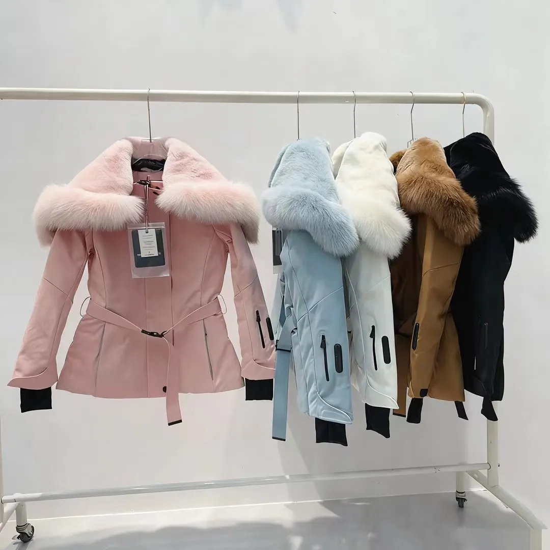 P2100 Moncler high quality autumn and winter Celac short waisted large fur collar down ski jacket 🤍 black white khaki glacier blue pink 0-1-2 customization is super invincible imported Finnish fox large fur collar genuine development of hardware accessories all details are fully processed in the back logo webbing waist perfect fit upper body effect is great versatile fashionable and handsome national standard 90% imported velvet filling the original memory silk fabric texture of the counter is amazing Keep warm and avoid bulking