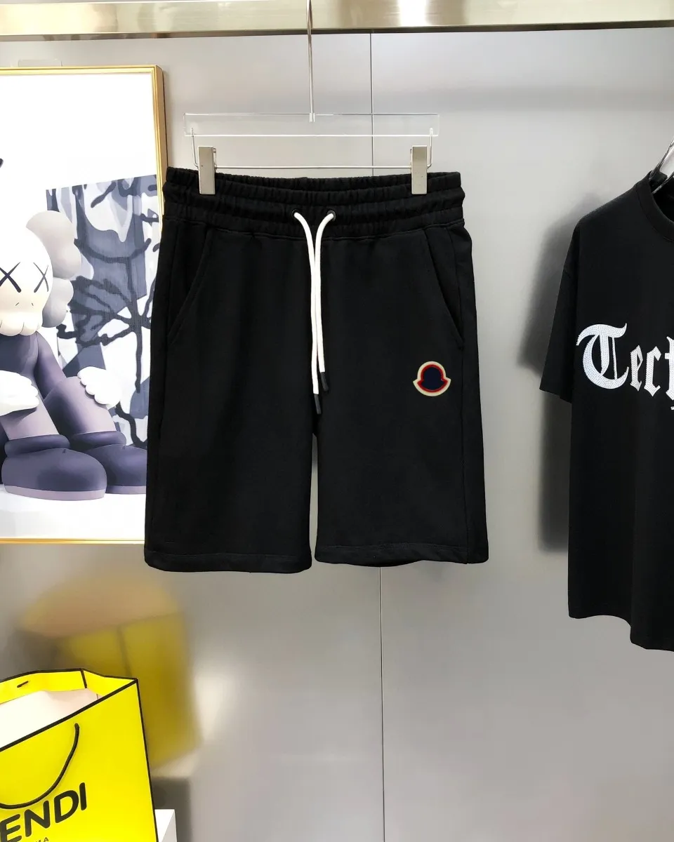 P230 Moncler SS new original men's casual shorts, the latest release on the official website of the counter ✨ High-end quality, simple, fashionable and elegant ✨ Classic logo LOGO design, customized original imported 100% cotton fabric, simple and elegant, versatile style, elegant and handsome upper body, brand new sense of sight! The details are all in place, no one is picky about the upper body, and you must pay for your own money. Size: S-XL (can wear up to 185 pounds, please state your height and weight when placing an order) Black Gray