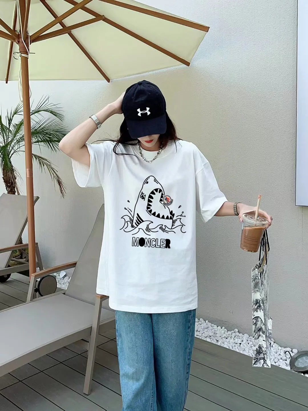 P140 [MONCLER] 2025FW short-sleeved T-shirt with badge + LOGO, high-end 26s double yarn 300g fabric, heavy fabric, custom stretcher rib, same cylinder and dye, complete three standards, same style for men and women, color: black, white, size: S M L XL 2XL