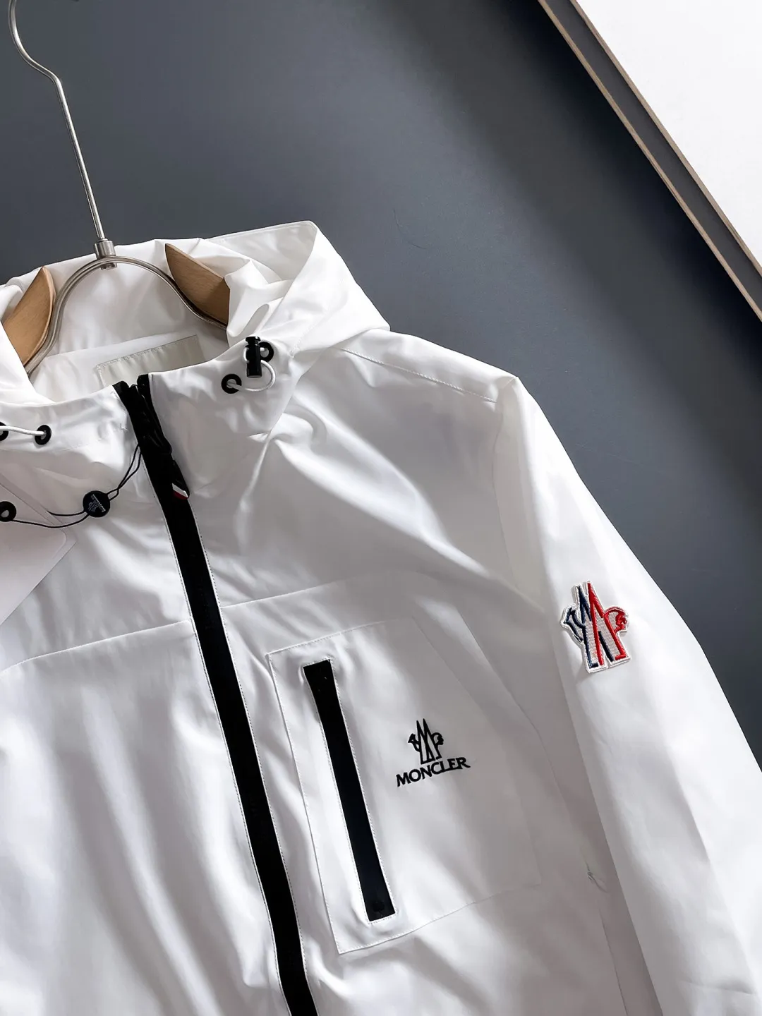 P540 🌸🌸🌸🌸Moncler top original order ❗High-end fabric feels soft and comfortable, and the color is high-end (different from the hard feel in the market) ❗ The new autumn and winter men's casual jackets ❗ have a unique and innovative interpretation of the classic logo, which is in line with the latest design concepts of the season. It is highly recognizable, with a simple khaki design, youthful and energetic, and the style and color matching can be freely worn according to the actual scene. It meets the conventional and orthodox dressing needs that are inclusive of all occasions. The outstanding printed surface is more suitable for street styling. It is highly recognizable, showing the vibrant colors of the city, and is highly moldable and practical!  This model is dominated by fabrics and craftsmanship. The company's customized fabrics are windproof, comfortable and breathable. The upper body is light and unburdened, and the overall details are of super high quality❗ The details are full of craftsmanship, and the accessories are all custom-made. The electroplated metal zippers and snap buttons are quite outstanding. They are very luxurious and high-end. The workmanship is extremely rigorous and elegant. Color: Picture color Size: M, L, xL, xxL, xxxL