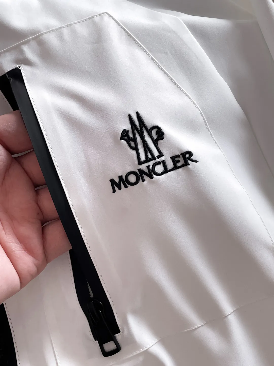 P540 🌸🌸🌸🌸Moncler top original order ❗High-end fabric feels soft and comfortable, and the color is high-end (different from the hard feel in the market) ❗ The new autumn and winter men's casual jackets ❗ have a unique and innovative interpretation of the classic logo, which is in line with the latest design concepts of the season. It is highly recognizable, with a simple khaki design, youthful and energetic, and the style and color matching can be freely worn according to the actual scene. It meets the conventional and orthodox dressing needs that are inclusive of all occasions. The outstanding printed surface is more suitable for street styling. It is highly recognizable, showing the vibrant colors of the city, and is highly moldable and practical!  This model is dominated by fabrics and craftsmanship. The company's customized fabrics are windproof, comfortable and breathable. The upper body is light and unburdened, and the overall details are of super high quality❗ The details are full of craftsmanship, and the accessories are all custom-made. The electroplated metal zippers and snap buttons are quite outstanding. They are very luxurious and high-end. The workmanship is extremely rigorous and elegant. Color: Picture color Size: M, L, xL, xxL, xxxL