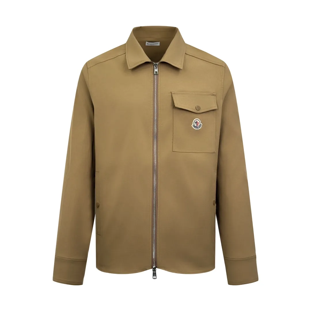P460 Moncler logo zipper shirt jacket. Customized high-quality cotton hidden pattern gabardine. Full of texture. Comfortable and close to the skin. The brown tone exudes restrained tenderness. The iconic Moncler logo embroidered logo is embellished on it to increase brand recognition. Simple and smooth lines. The zipper opening and closing also follows the principle of minimalism. Use simplicity as the pen and texture as the ink. Use the simplest elements to outline the most moving fashion picture. Process 1: Imported special machine infrared is used to locate the "Moncler logo embroidery", the position is more precise and firm. Process 2: Template machine to open the bag. The preset template guides the position, shape and size of the bag. The accuracy ensures the quality of the bag opening. Process 3: The fabrics are washed and have a better hand feel. Not easy to deform, not easy to shrink, not easy to fade, and maintain long-term beauty. Accessories: Customized 1:1 Moncler embroidered logo Customized 1:1 Moncler snap button Customized 1:1 Moncler zipper Customized 1:1 Moncler trademark Fit: Loose fit Size: S M L XL Style number: 25304