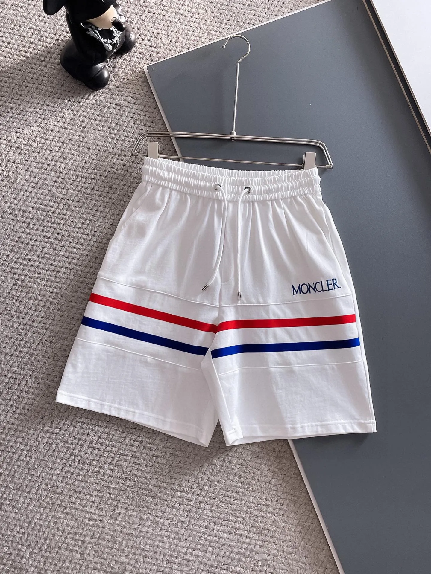 P570 Brand [MONCLER Mouth Covered] 2025 round neck short-sleeved shorts suit. The pure cotton fabric upper body will not be stuffy, the smooth and comfortable skin-friendly effect is more breathable, the fabric has its own texture, classic logo technology, a new interpretation from a unique angle, fashionable and versatile choice! Size: M-3XL (maximum wear: 190 pounds)