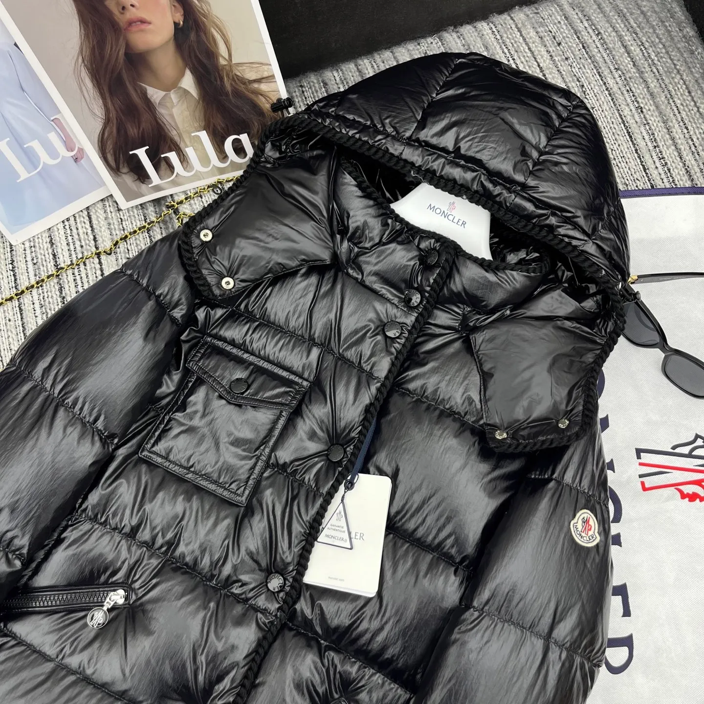 P880 Moncler🌟25 new oil wax leather waist style GLAREIN hooded long-sleeved down jacket for women. Oil wax leather coated new fabric, slim design style, warm and slimming, 90% duck down filling, molded custom hardware. Color: red, white, blue, black Code number: 1234