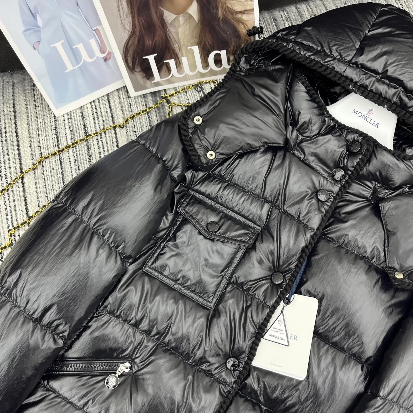 P880 Moncler🌟25 new oil wax leather waist style GLAREIN hooded long-sleeved down jacket for women. Oil wax leather coated new fabric, slim design style, warm and slimming, 90% duck down filling, molded custom hardware. Color: red, white, blue, black Code number: 1234