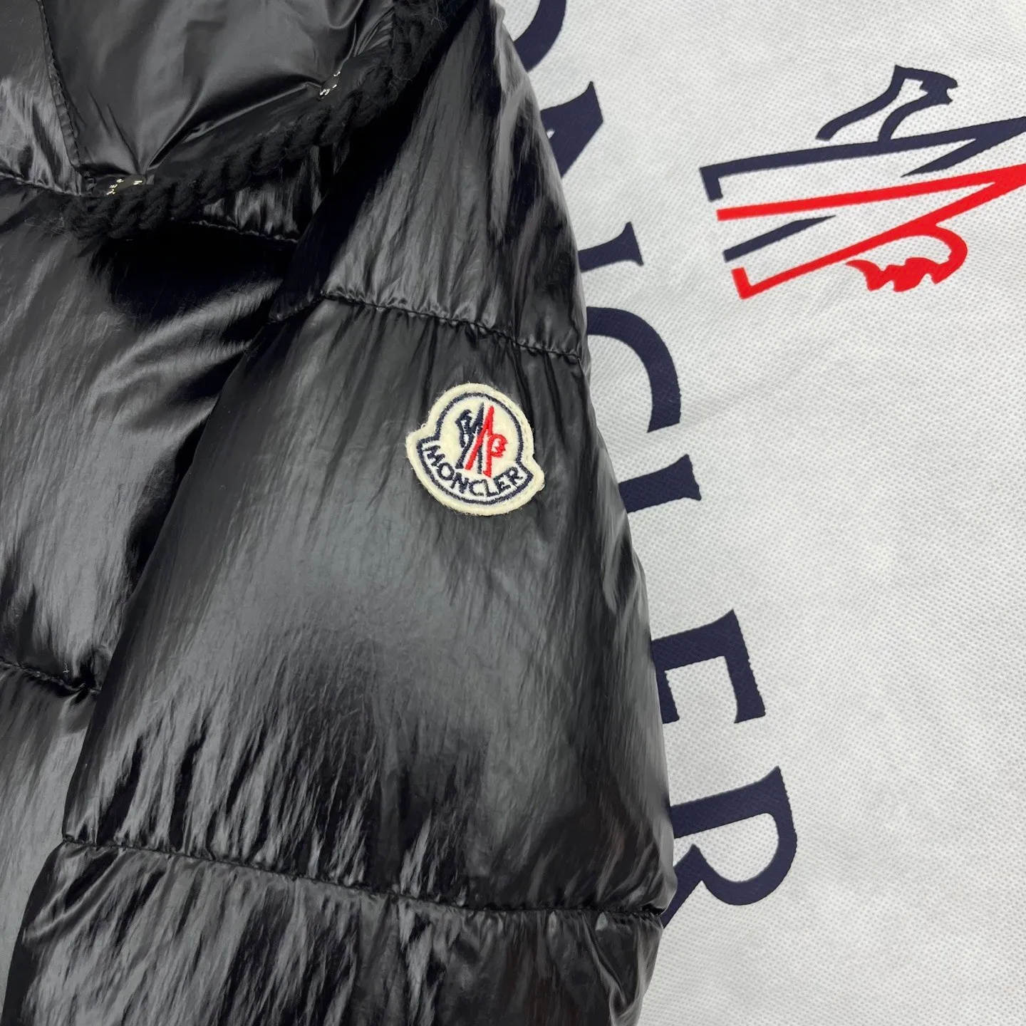 P880 Moncler🌟25 new oil wax leather waist style GLAREIN hooded long-sleeved down jacket for women. Oil wax leather coated new fabric, slim design style, warm and slimming, 90% duck down filling, molded custom hardware. Color: red, white, blue, black Code number: 1234