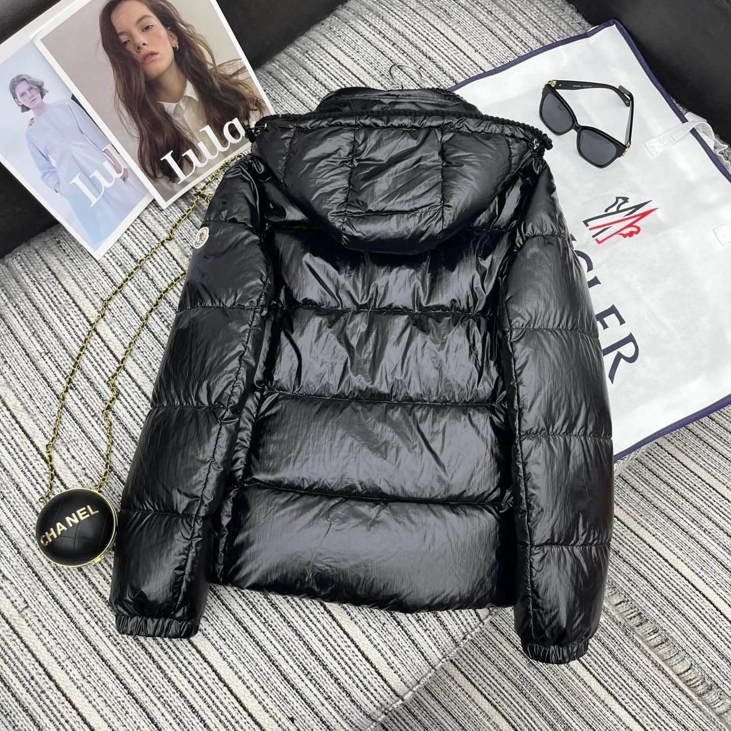 P880 Moncler🌟25 new oil wax leather waist style GLAREIN hooded long-sleeved down jacket for women. Oil wax leather coated new fabric, slim design style, warm and slimming, 90% duck down filling, molded custom hardware. Color: red, white, blue, black Code number: 1234