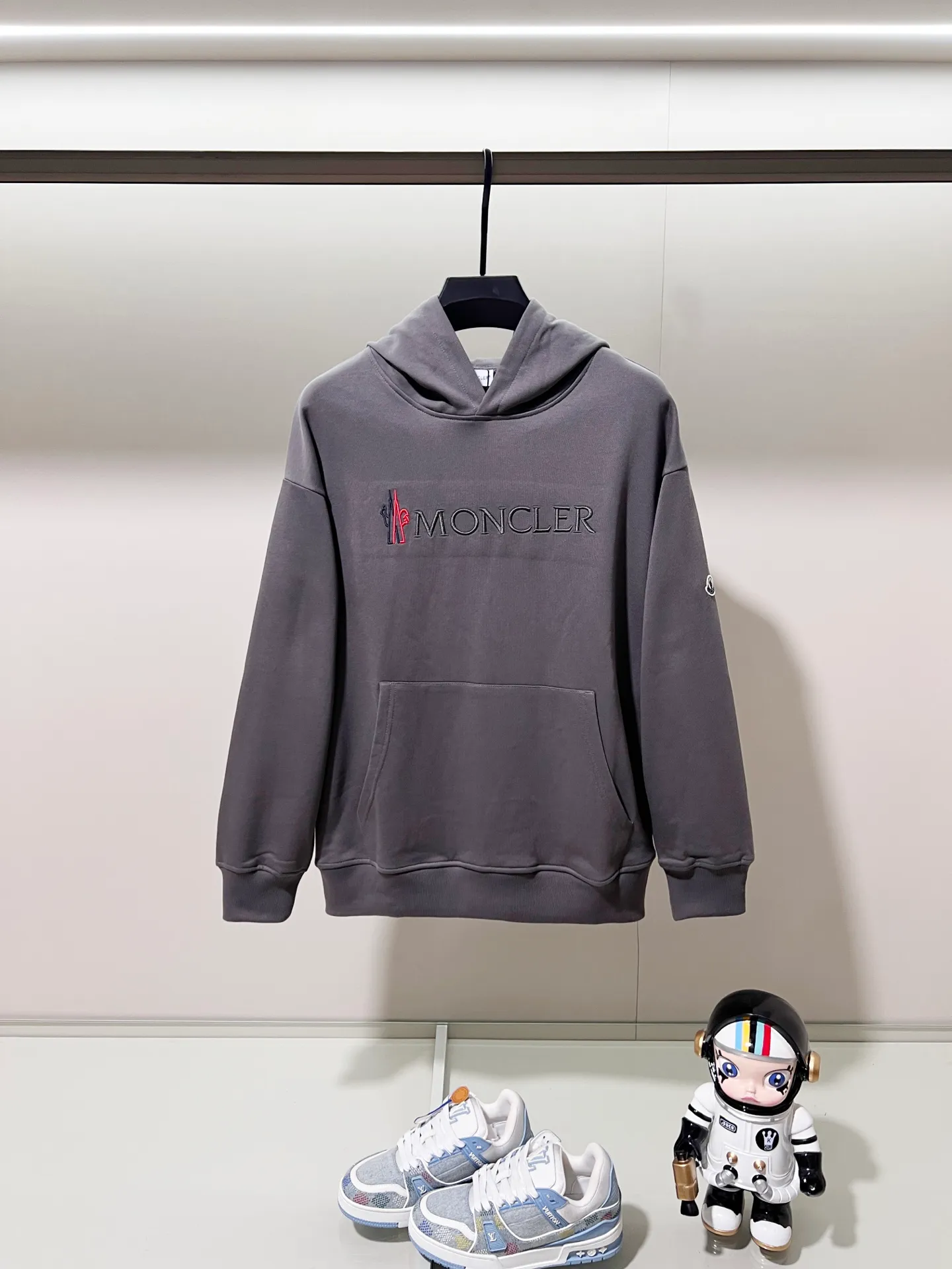 P260 MONCLER/Mask 420g pure cotton hooded sweatshirt, color block embroidery🪡letter arrangement LOGO arm patch logo, official synchronization, high version, high quality, fashionable personality, versatile trend, pure original quality, original fabric, tag, collar label, washed wheat, complete three standards, color: black, white, gray. Size: XS-L