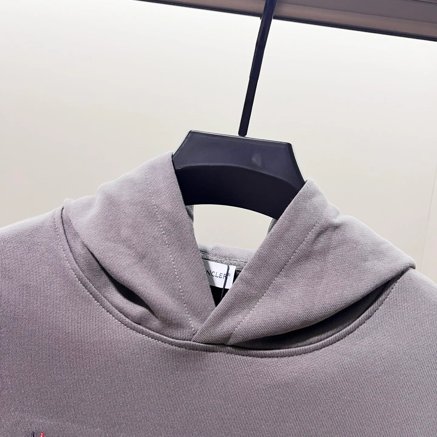 P260 MONCLER/Mask 420g pure cotton hooded sweatshirt, color block embroidery🪡letter arrangement LOGO arm patch logo, official synchronization, high version, high quality, fashionable personality, versatile trend, pure original quality, original fabric, tag, collar label, washed wheat, complete three standards, color: black, white, gray. Size: XS-L