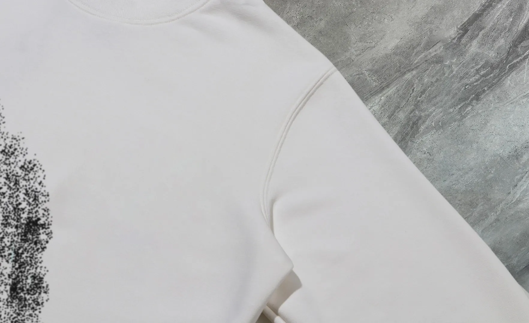 P210 High-version sweatshirt) [Long-term stock] 〖𝐌𝐎𝐍𝐂𝐋𝐄𝐑~Mask〗 Made of 440g heavy-weight fabric. It is different from the market currency. It can be matched with any variety and is properly handsome. 😎The whole dress is made of double waistcoats. The double waistcoats make the whole dress more three-dimensional. Not ordinary factories can do such fine work. 2025 Spring runway version of the T stage, on sale at the counter, round neck terry sweatshirt, high-end double-strand pure cotton, custom-made stretch ribs, dyed in the same vat, complete with three standards, matched with exquisite embroidered LOGO on the chest, simple and advanced, same style for men and women. Color: black, apricot, white, size: S M L XL 2XL