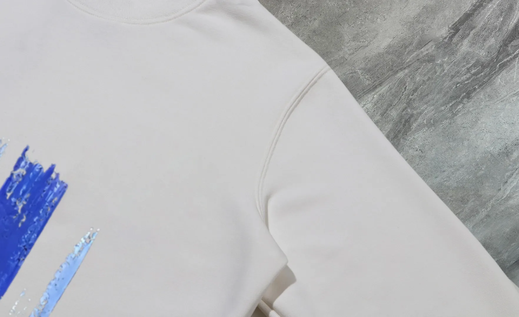 P210 High-version sweatshirt) [Long-term stock] 〖𝐌𝐎𝐍𝐂𝐋𝐄𝐑~Mask〗 Made of 440g heavy-weight fabric. It is different from the market currency. It can be matched with any variety and is properly handsome. 😎The whole dress is made of double waistcoats. The double waistcoats make the whole dress more three-dimensional. Not ordinary factories can do such fine work. 2025 Spring runway version of the T stage, on sale at the counter, round neck terry sweatshirt, high-end double-strand pure cotton, custom-made stretch ribs, dyed in the same vat, complete with three standards, matched with exquisite embroidered LOGO on the chest, simple and advanced, same style for men and women. Color: black, apricot, white, size: S M L XL 2XL