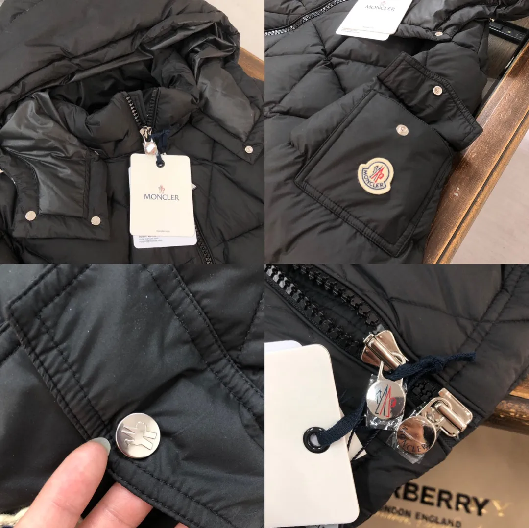 P880 🆕🆕🆕🔥Moncler Averole short men’s diamond check down jacket jacket! Premium duck down filling! Original factory matching hardware ~ The Averole men's short down jacket features an eye-catching stitching pattern that combines diamond quilted yoke and rectangular quilted body. complement each other. Made from stretch nylon and features a removable hood, pockets and two-way zip fly. Made of elastic nylon fabric, elastic nylon lining, detachable and adjustable hood with snap buttons and drawstring, diamond quilted yoke, snap button adjustment on the cuffs, sleeve arm flap pockets wool felt logo badge, highly recommended 🤩 Color: Black White Size: 1-2-3-4-5 (please state your height and weight when placing an order)