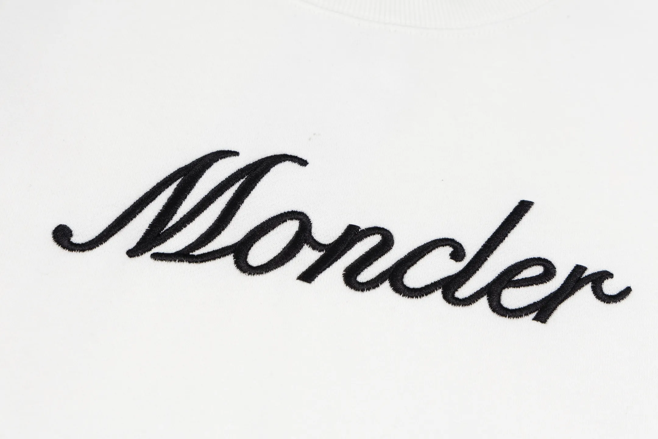 P230 Style No. B142 Meng Mouth Cursive Embroidered Letters Small Label Round Neck Sweatshirt Same style as MONCLER official website Fabric: 450g pure cotton double-ply double yarn terry Technology: imported machine thousands of needles full embroidery letters Customized pure cotton two-color striped threads are tight and non-deformable Supporting: complete three-label cardboard oil paper code sticker packaging High temperature pre-shrinking process before production will not shrink and deformation Imported machine professional plate production os version Can wear up to 200 pounds. The size is measured manually. The error of 2-3cm is normal. Color: black white size: s m l xl