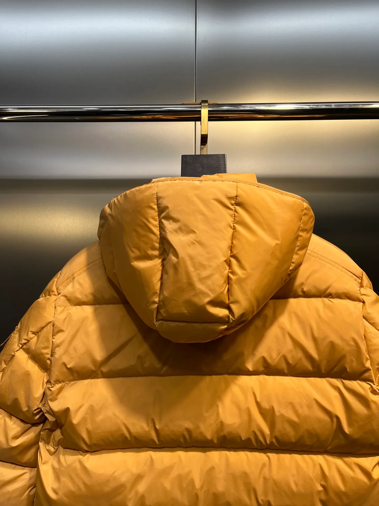 P820 ​​Moncler 🌟Mouth Mouth New Autumn and Winter Matte Classic Maya! Official website synchronized 🈶sale! Yuhuang's century-old evergreen series of products! The latest product from Mayan culture! 90 down filling, the fullness of the down can be seen with the naked eye. Disassembled, the fabric is soft and textured. It continues to be a hot seller, and the upper body is lighter and more comfortable. Color: black green yellow size: 12345