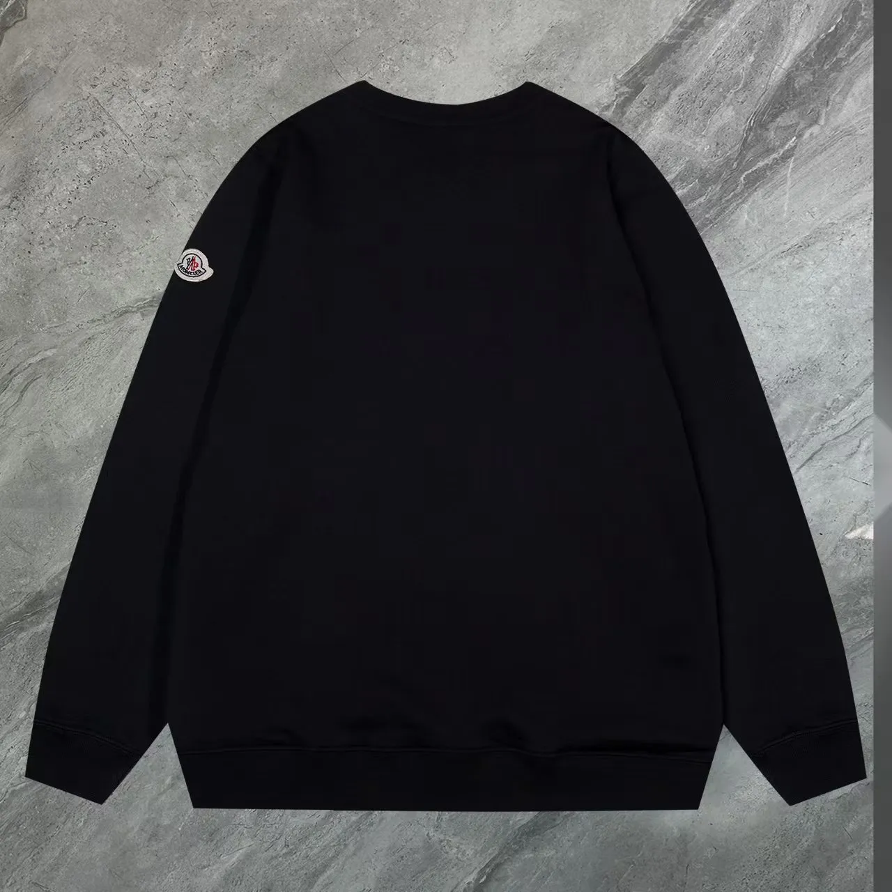 P210 High-version sweatshirt) [Long-term stock] 〖𝐌𝐎𝐍𝐂𝐋𝐄𝐑~Mask〗 Made of 440g heavy-weight fabric. It is different from the market currency. It can be matched with any variety and is properly handsome. 😎The whole dress is made of double waistcoats. The double waistcoats make the whole dress more three-dimensional. Not ordinary factories can do such fine work. 2025 Spring runway version of the T stage, on sale at the counter, round neck terry sweatshirt, high-end double-strand pure cotton, custom-made stretch ribs, dyed in the same vat, complete with three standards, matched with exquisite embroidered LOGO on the chest, simple and advanced, same style for men and women. Color: black, apricot, white, size: S M L XL 2XL