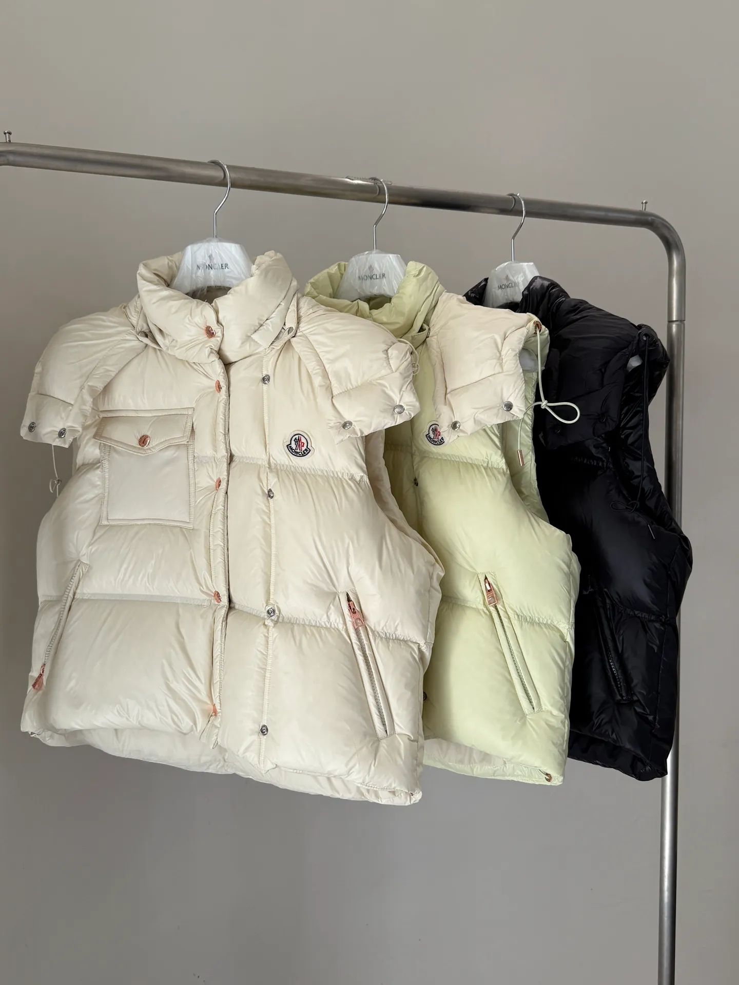 P720 Moncler. 25 double breasted women's vest black beige apple green size 1234