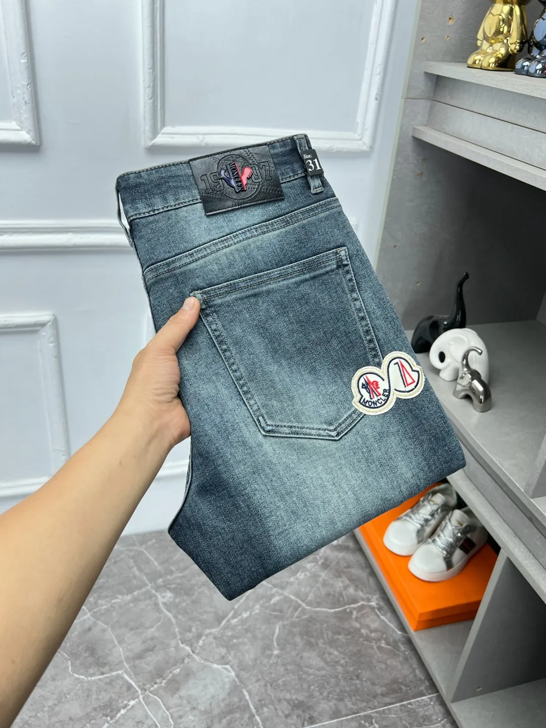 P360 Moncler 🔥🔥🔥The hot new product in autumn and winter, available at counters. The best jeans in physical stores🐂Original 1:1 goods at counters, suitable for all ages. The highest version of European imported fabrics on the market. Comfortable, soft and skin-friendly, the upper body effect is super fashionable and versatile, straight and stylish, a wardrobe must-have! Suitable for any occasion Size: 29-42