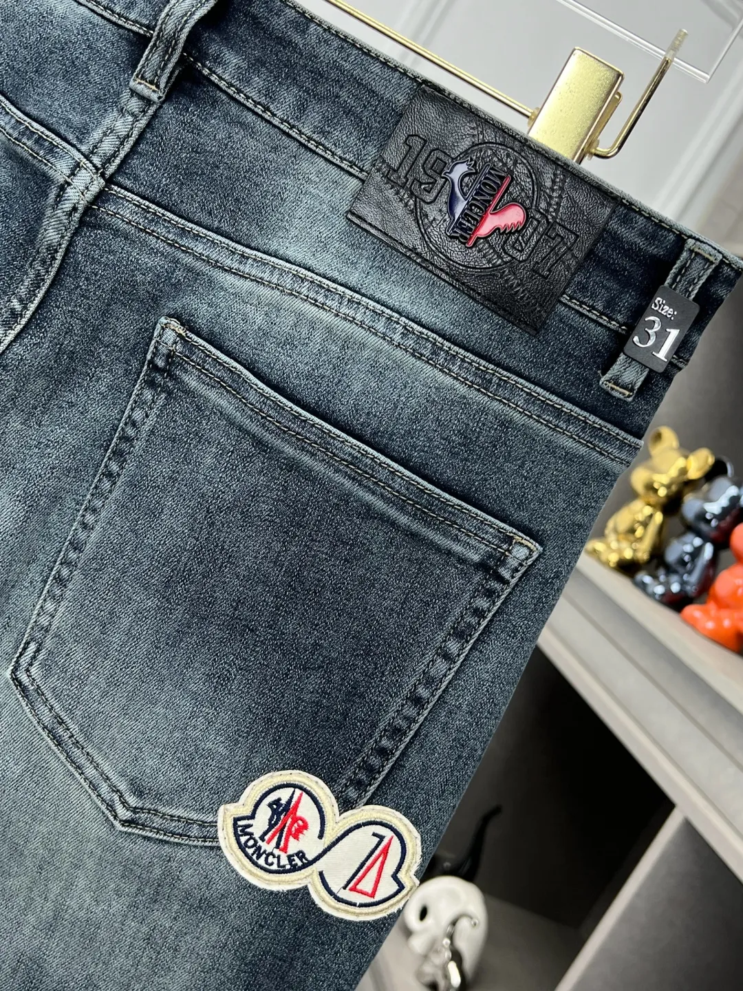 P360 Moncler 🔥🔥🔥The hot new product in autumn and winter, available at counters. The best jeans in physical stores🐂Original 1:1 goods at counters, suitable for all ages. The highest version of European imported fabrics on the market. Comfortable, soft and skin-friendly, the upper body effect is super fashionable and versatile, straight and stylish, a wardrobe must-have! Suitable for any occasion Size: 29-42