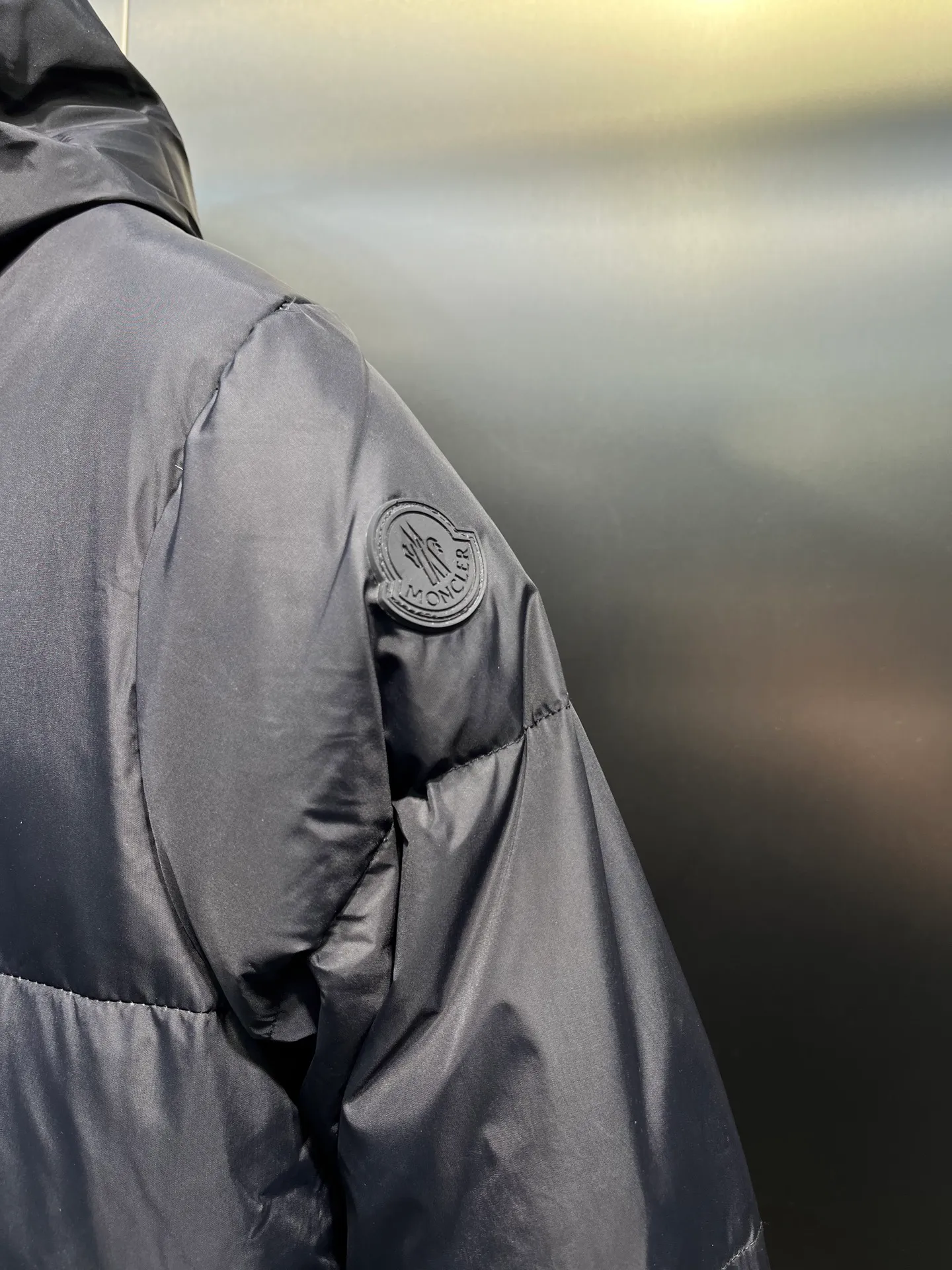 P780 moncler 🌟Large webbing embroidered letters down jacket, upgraded logo with induction anti-counterfeiting, the latest NFC anti-counterfeiting technology, the same style, filled with 90 white duck down fluffy and full, customer-supplied fabrics, original hardware molding, placket with large letters embroidered webbing binding, same style for men and women. Color code number: 1 2 3 4 5