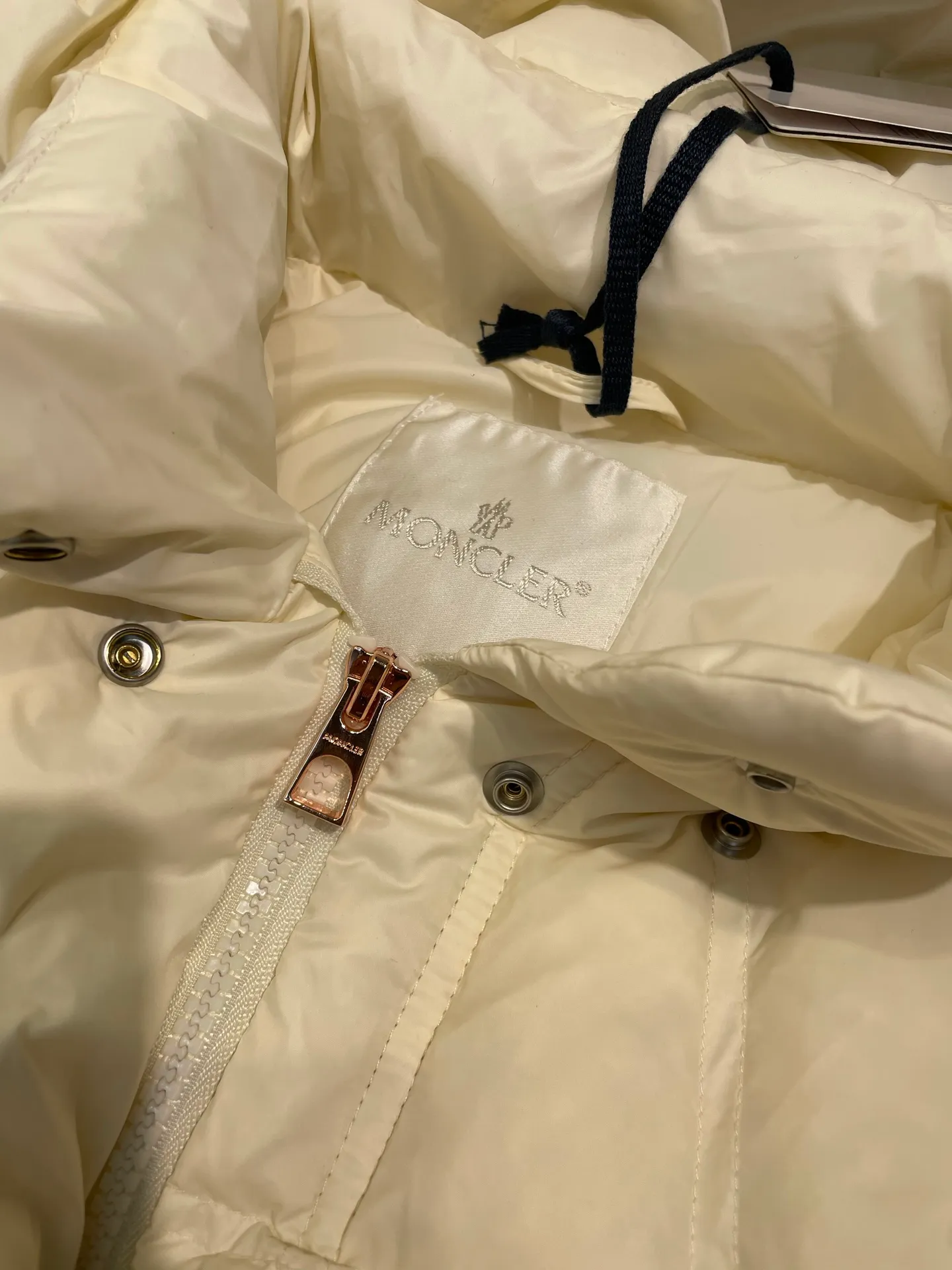 P900 Moncler🌟Moncler