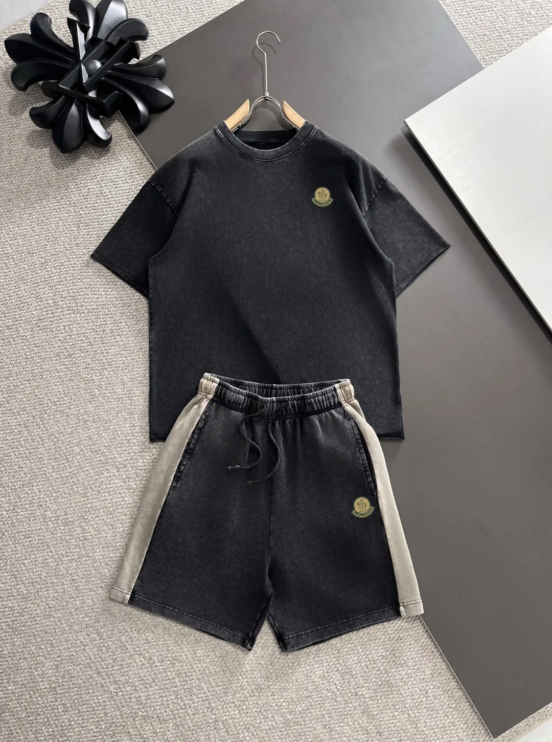 Next day shipping P460 MONCLER/Mongolian high quality 2025 spring and summer new casual heavy industry suit exclusively developed by yb! High quality production! Imported custom-made fabrics for foreign orders, with high breathability and comfort, impeccable details, brand element design concept, delicate and soft feel! It presents a casual cut and the upper body shape is great! On sale simultaneously on the official website! From a high-end men's positioning brand, the low-key luxury taste is irresistible! Exquisite workmanship and impeccable quality! The overall style is simple, fashionable and timeless, fully meeting the requirements of stylish and tasteful dressing! Size: S-XXL