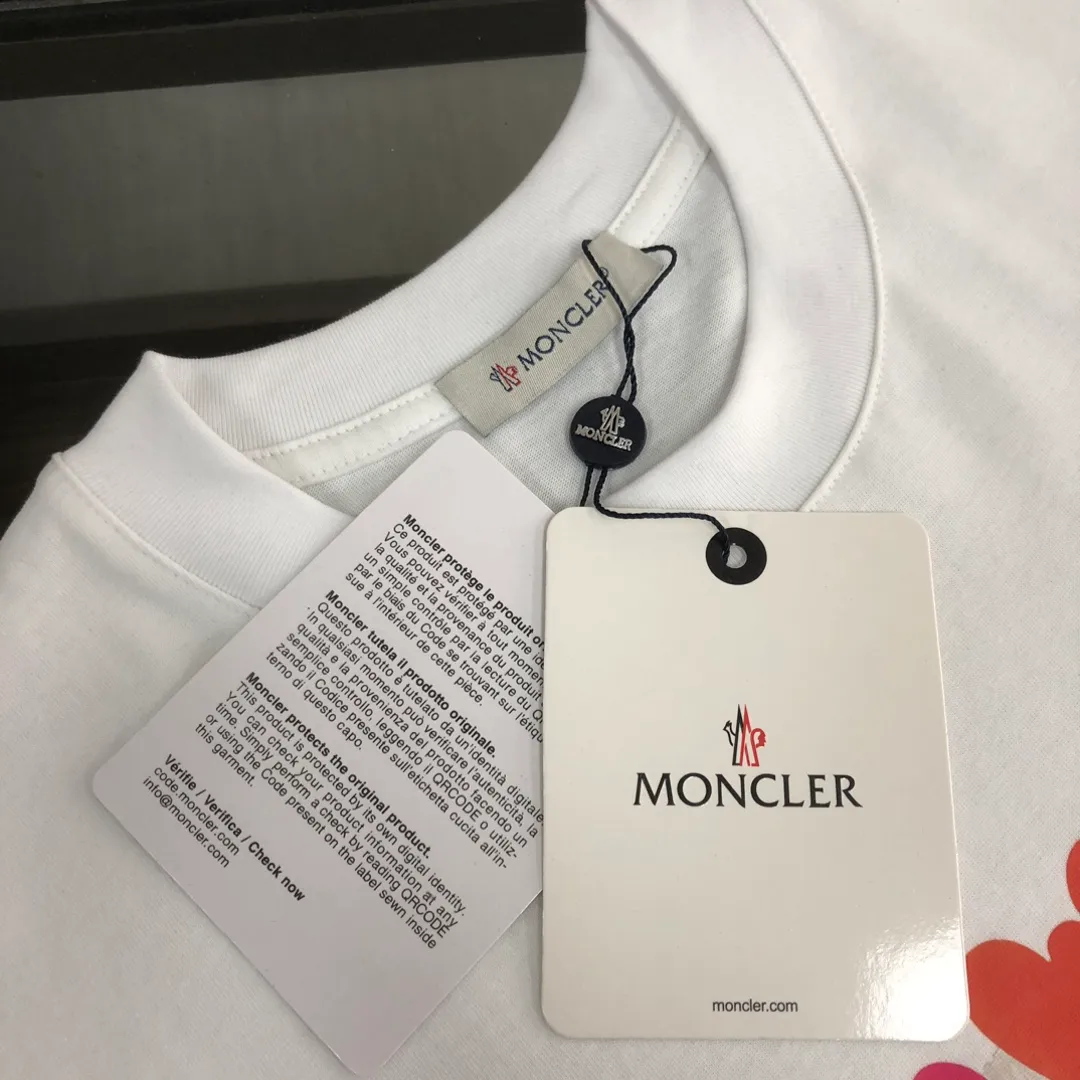 P160 MONCLER 25 The latest short-sleeved T-shirt for couples~Colorful bear element print~The upper body of the fabric is comfortable and breathable, not stiff, slim cut, made of high-customized pure cotton fabric! The upper body is comfortable and stylish, and it can be worn alone as an inner layer. It is a must-have for fashionistas! ! ! Color: Black White Orange Sky Blue Size: S M L XL (Loose fit! Please state your height and weight when placing an order)