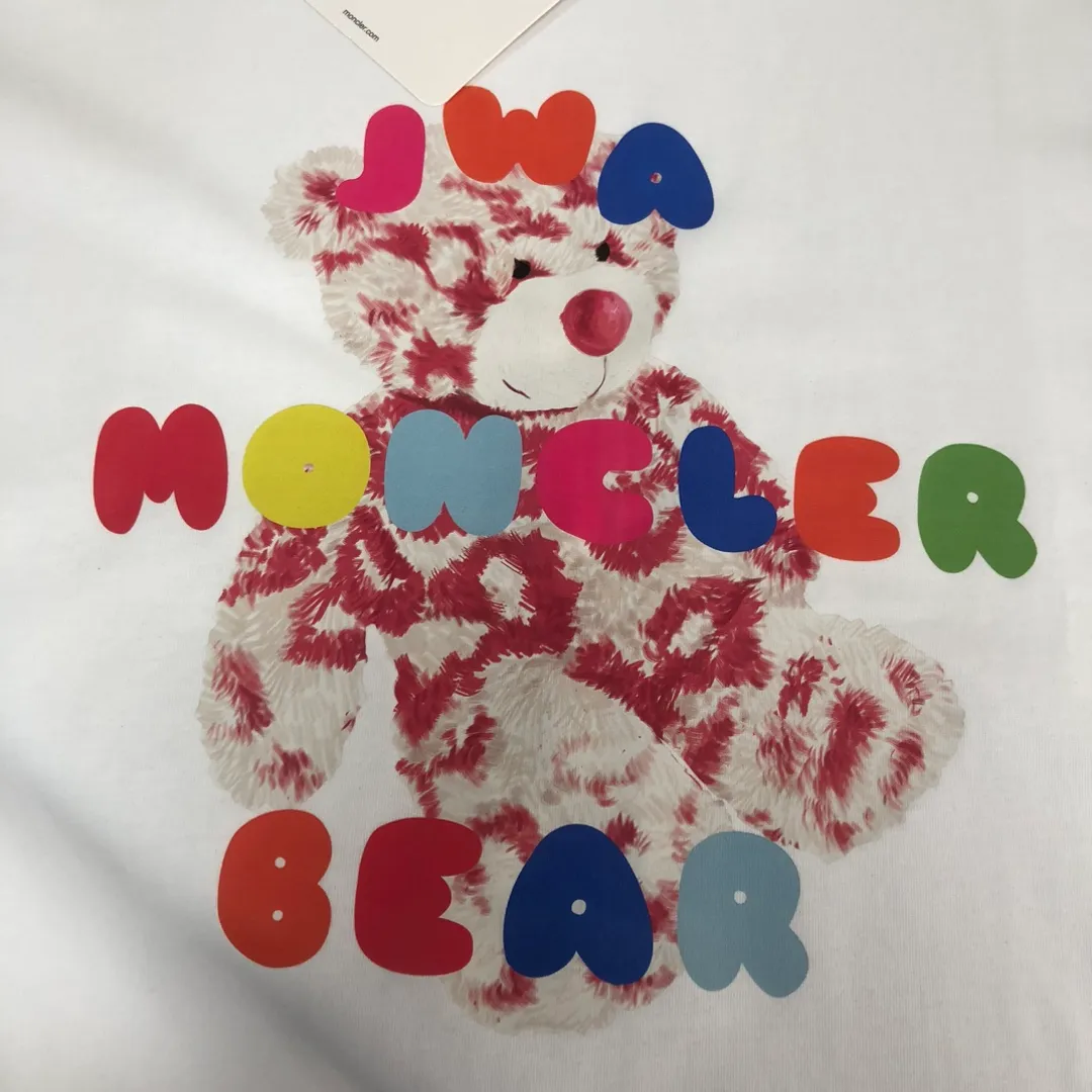 P160 MONCLER 25 The latest short-sleeved T-shirt for couples~Colorful bear element print~The upper body of the fabric is comfortable and breathable, not stiff, slim cut, made of high-customized pure cotton fabric! The upper body is comfortable and stylish, and it can be worn alone as an inner layer. It is a must-have for fashionistas! ! ! Color: Black White Orange Sky Blue Size: S M L XL (Loose fit! Please state your height and weight when placing an order)