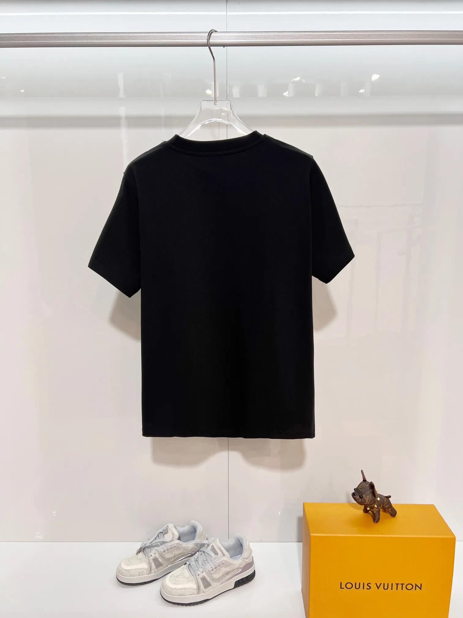 P150 MONCLER/Muzzled 300g pure cotton round neck short-sleeved T-shirt Brand classic Shark🦈 letter LOGO embossed process 2025ss official synchronization High version High quality Fashionable personality Versatile trend Pure original quality Original fabric Hang tag Collar label Washed wheat Complete with three standards Color: Black. White. Size: S M L XL XXL