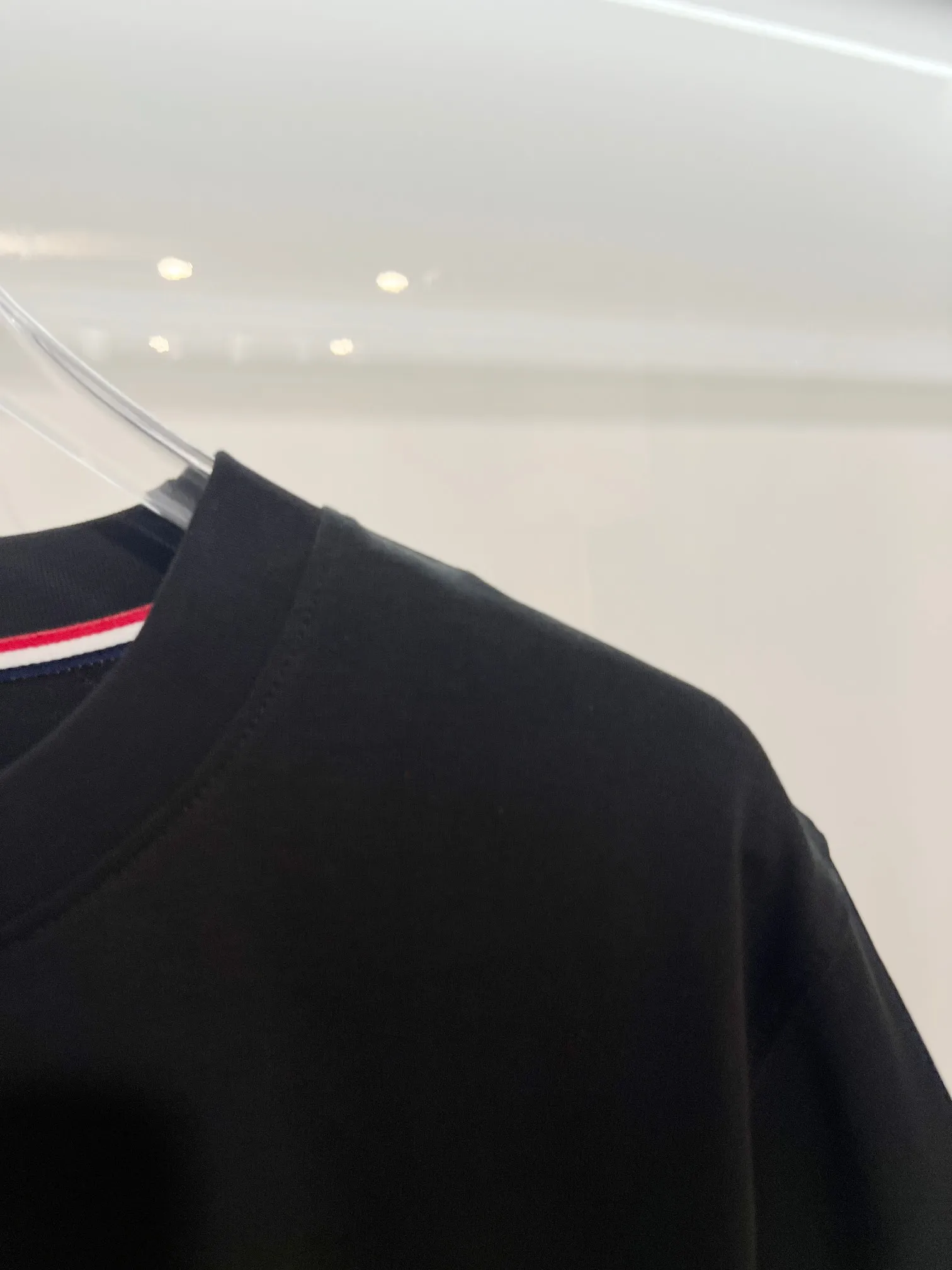 P150 MONCLER/Muzzled 300g pure cotton round neck short-sleeved T-shirt Brand classic Shark🦈 letter LOGO embossed process 2025ss official synchronization High version High quality Fashionable personality Versatile trend Pure original quality Original fabric Hang tag Collar label Washed wheat Complete with three standards Color: Black. White. Size: S M L XL XXL