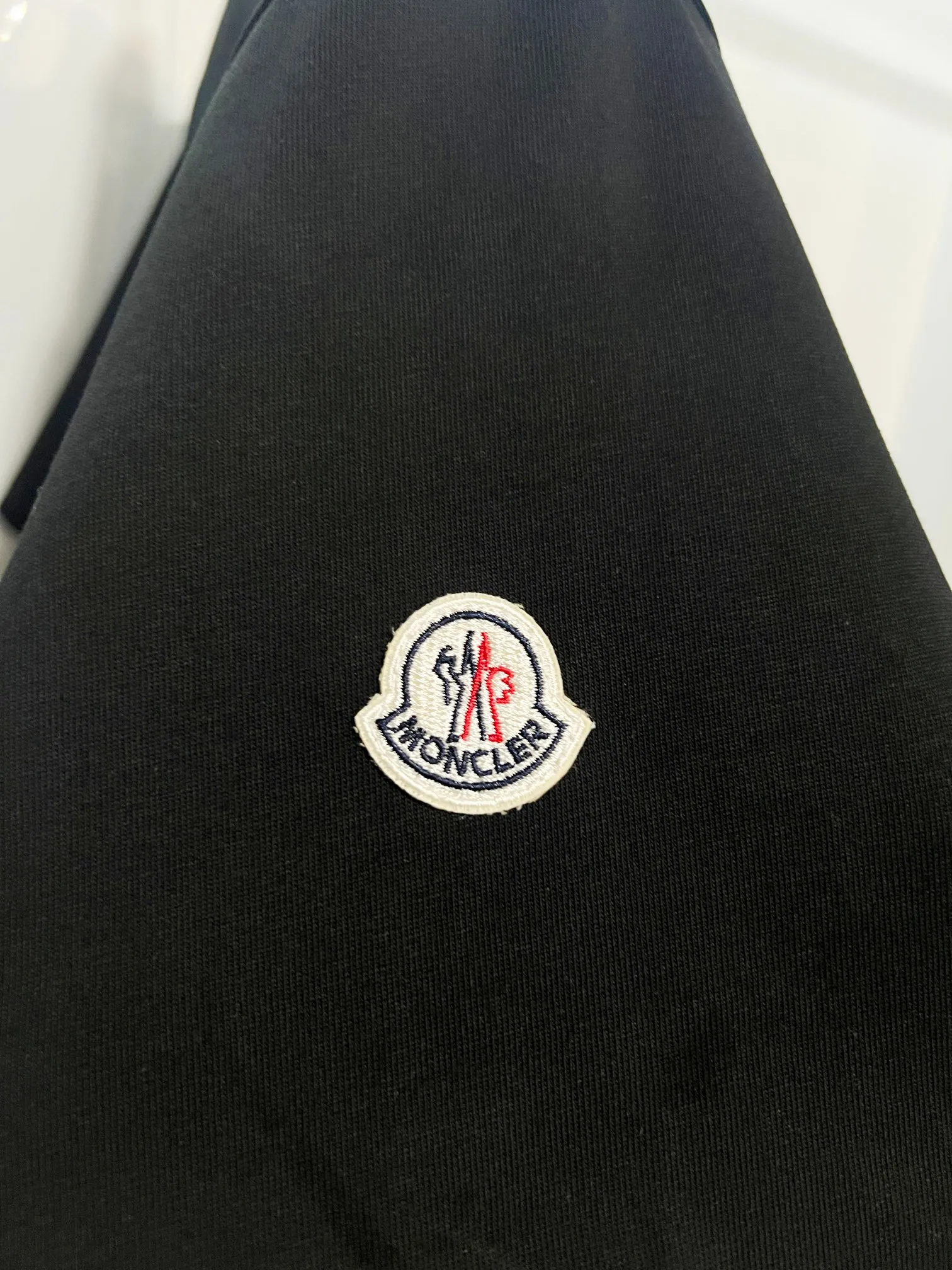 P150 MONCLER/Muzzled 300g pure cotton round neck short-sleeved T-shirt Brand classic Shark🦈 letter LOGO embossed process 2025ss official synchronization High version High quality Fashionable personality Versatile trend Pure original quality Original fabric Hang tag Collar label Washed wheat Complete with three standards Color: Black. White. Size: S M L XL XXL