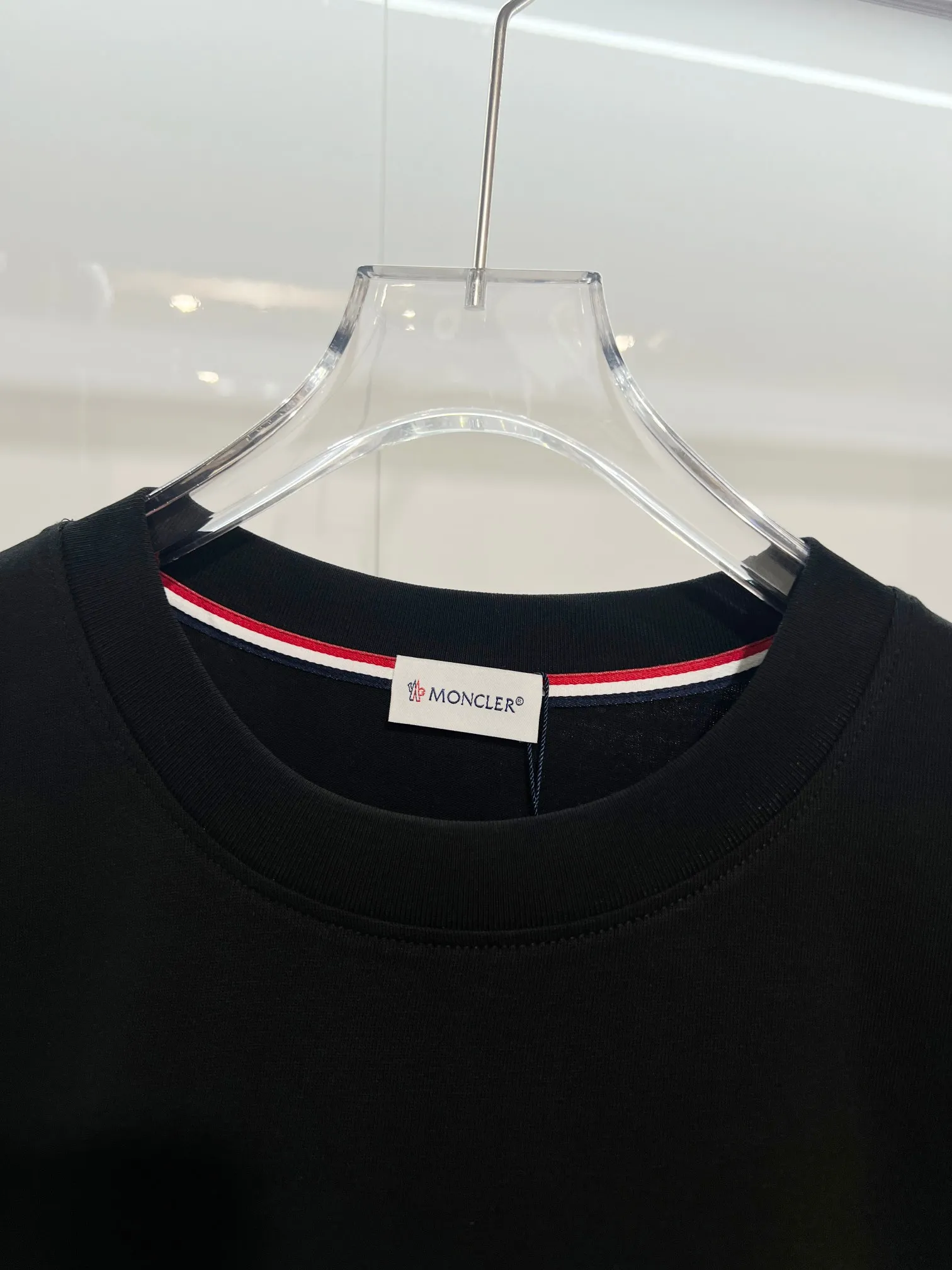 P150 MONCLER/Muzzled 300g pure cotton round neck short-sleeved T-shirt Brand classic Shark🦈 letter LOGO embossed process 2025ss official synchronization High version High quality Fashionable personality Versatile trend Pure original quality Original fabric Hang tag Collar label Washed wheat Complete with three standards Color: Black. White. Size: S M L XL XXL