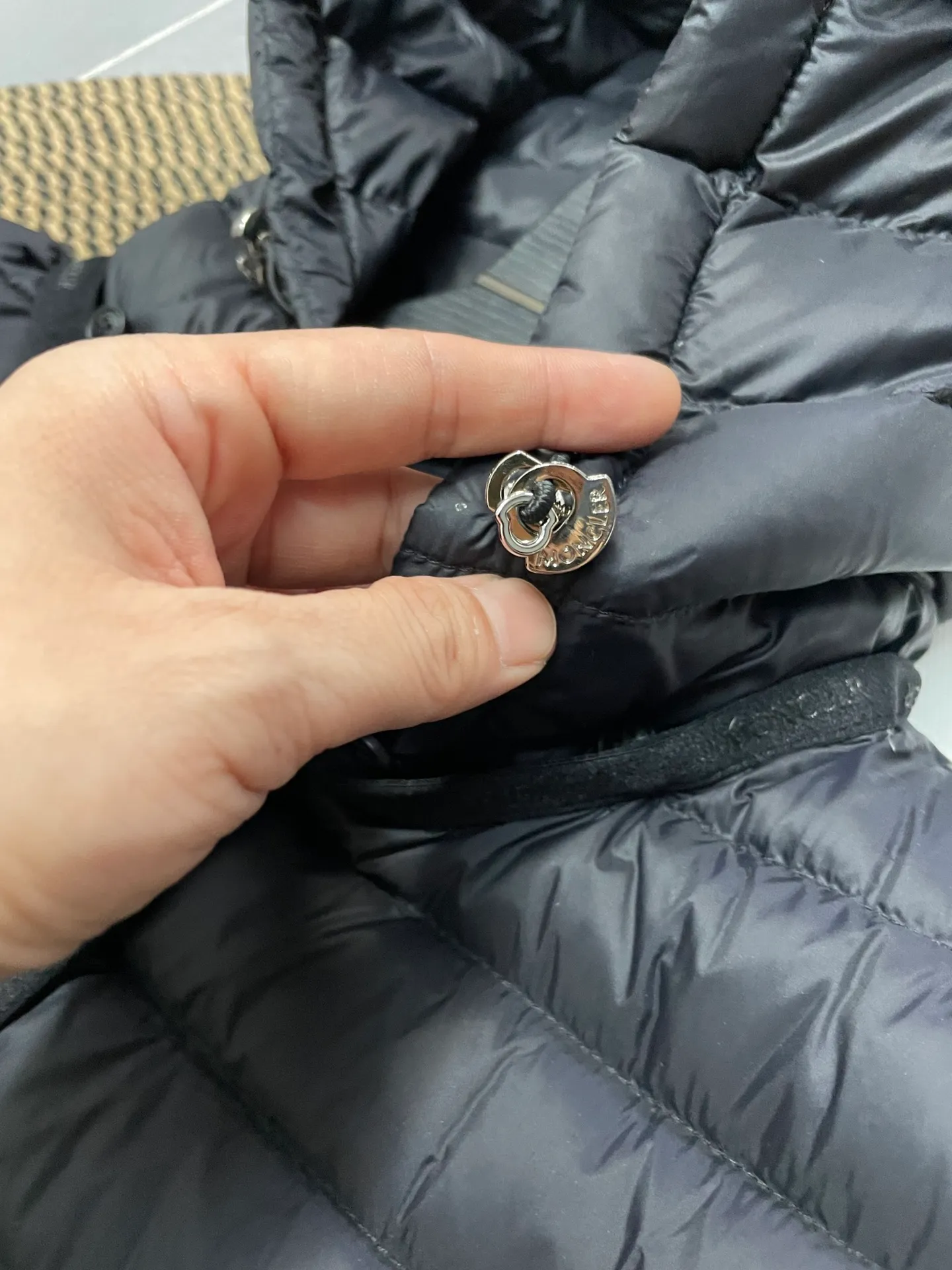 P720 2024 season new arrival 23Moncler OREDON women's mid-length slim belted goose down jacket. ✨Complete three standards, synchronized with counters ✨90 goose down filling ✨Slim-fitting design of the belt, not picky Sizes 0-3