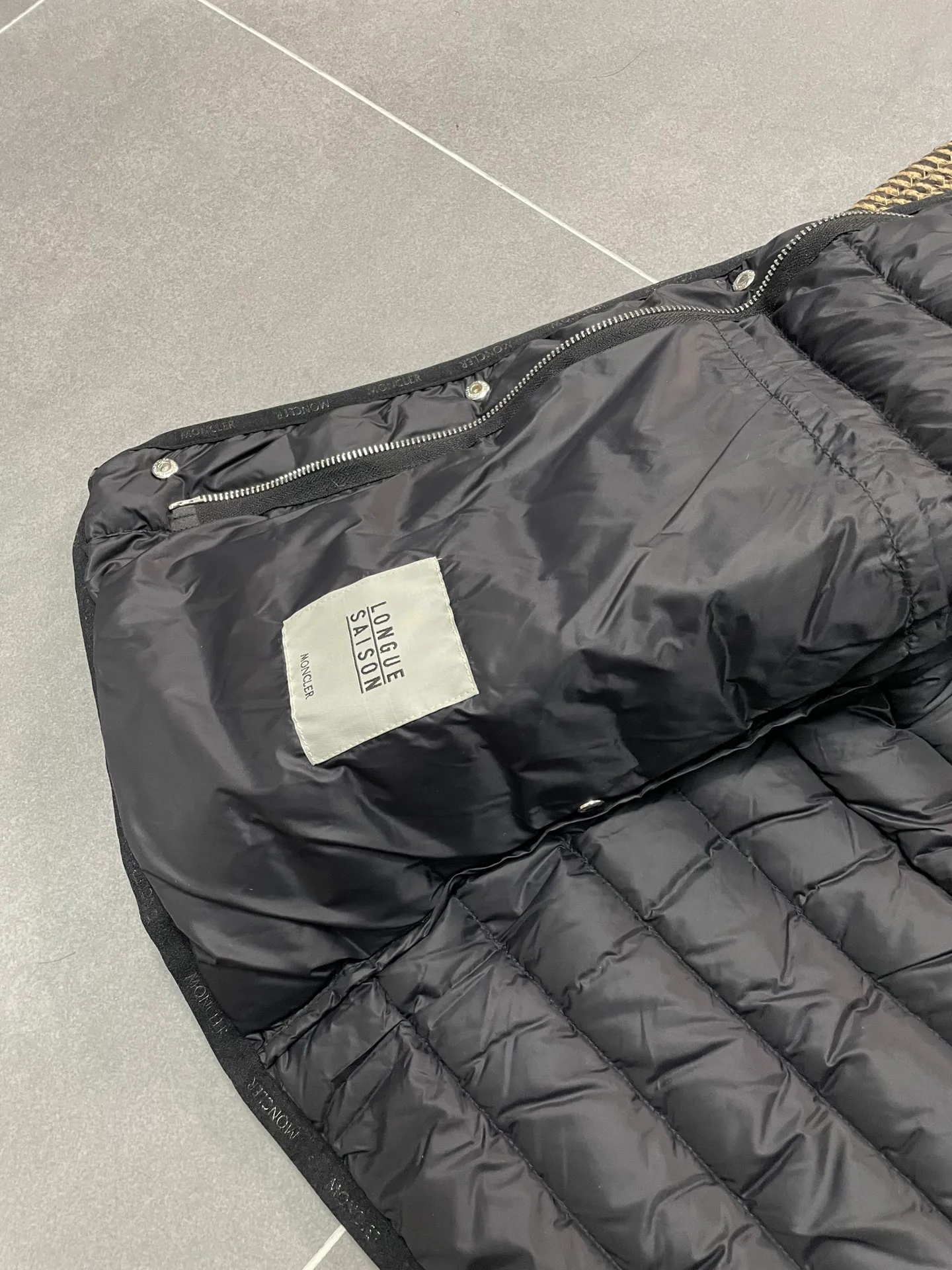 P720 2024 season new arrival 23Moncler OREDON women's mid-length slim belted goose down jacket. ✨Complete three standards, synchronized with counters ✨90 goose down filling ✨Slim-fitting design of the belt, not picky Sizes 0-3