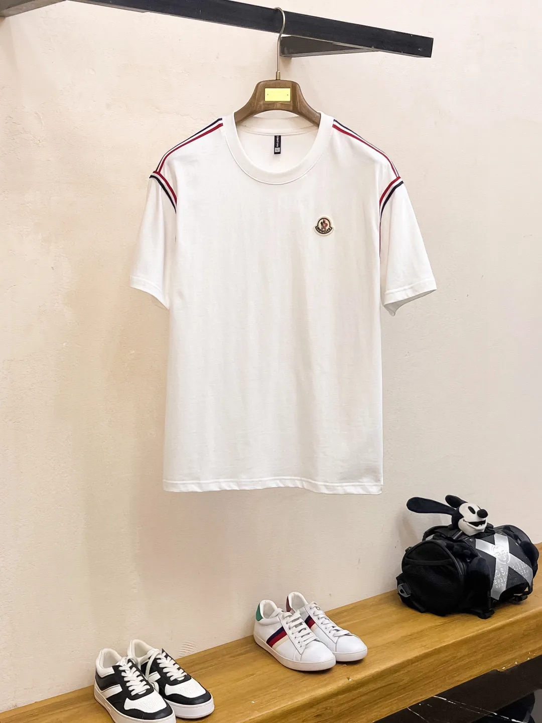 P560 Brand [MONCLER Mouth Covered] 2025 round neck short-sleeved shorts suit. The pure cotton fabric upper body will not be stuffy, the smooth and comfortable skin-friendly effect is more breathable, the fabric has its own texture, classic logo technology, a new interpretation from a unique angle, the first choice for fashion and versatility! Size: M-3XL (maximum wear: 190 pounds)