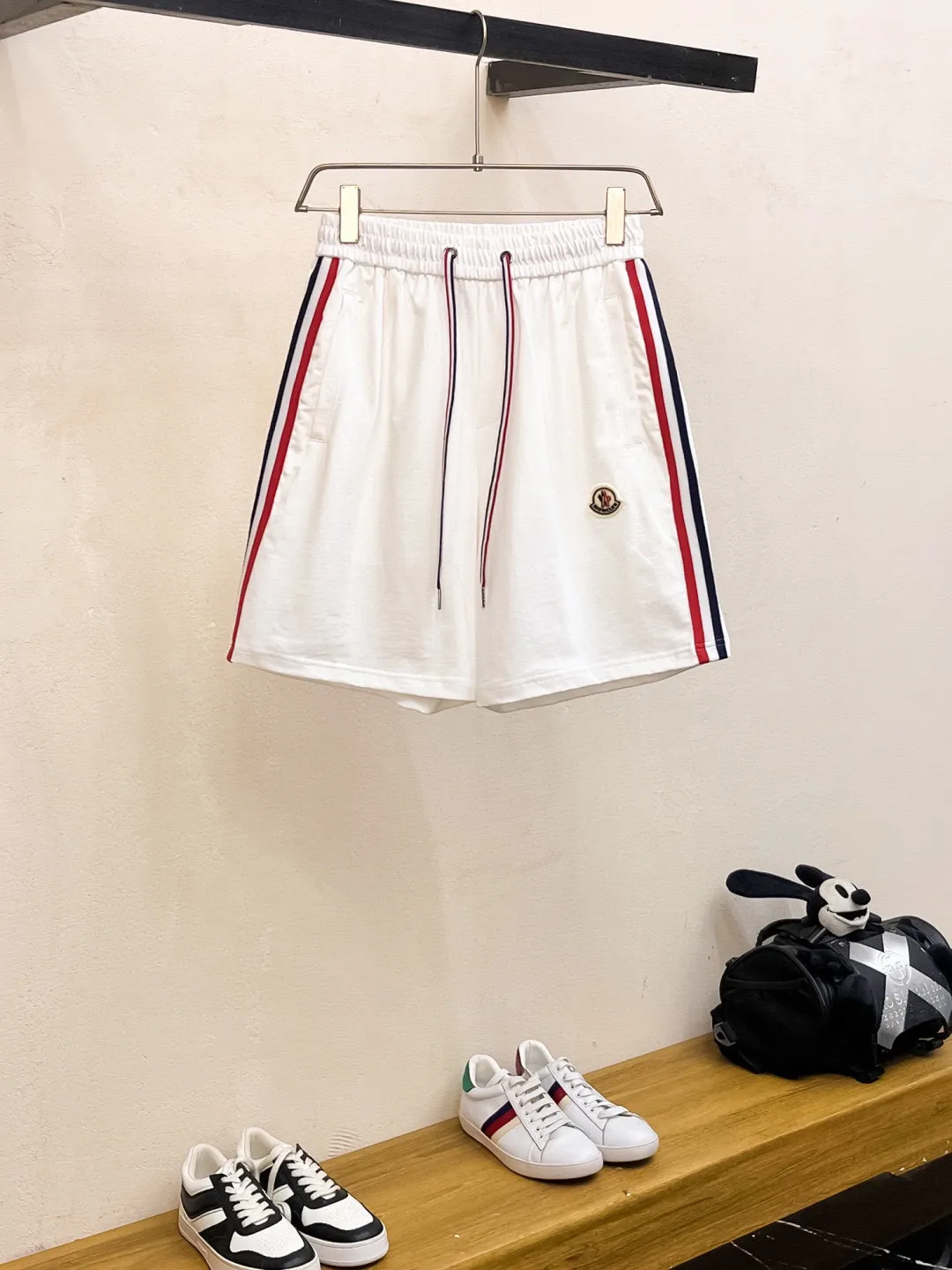 P560 Brand [MONCLER Mouth Covered] 2025 round neck short-sleeved shorts suit. The pure cotton fabric upper body will not be stuffy, the smooth and comfortable skin-friendly effect is more breathable, the fabric has its own texture, classic logo technology, a new interpretation from a unique angle, the first choice for fashion and versatility! Size: M-3XL (maximum wear: 190 pounds)