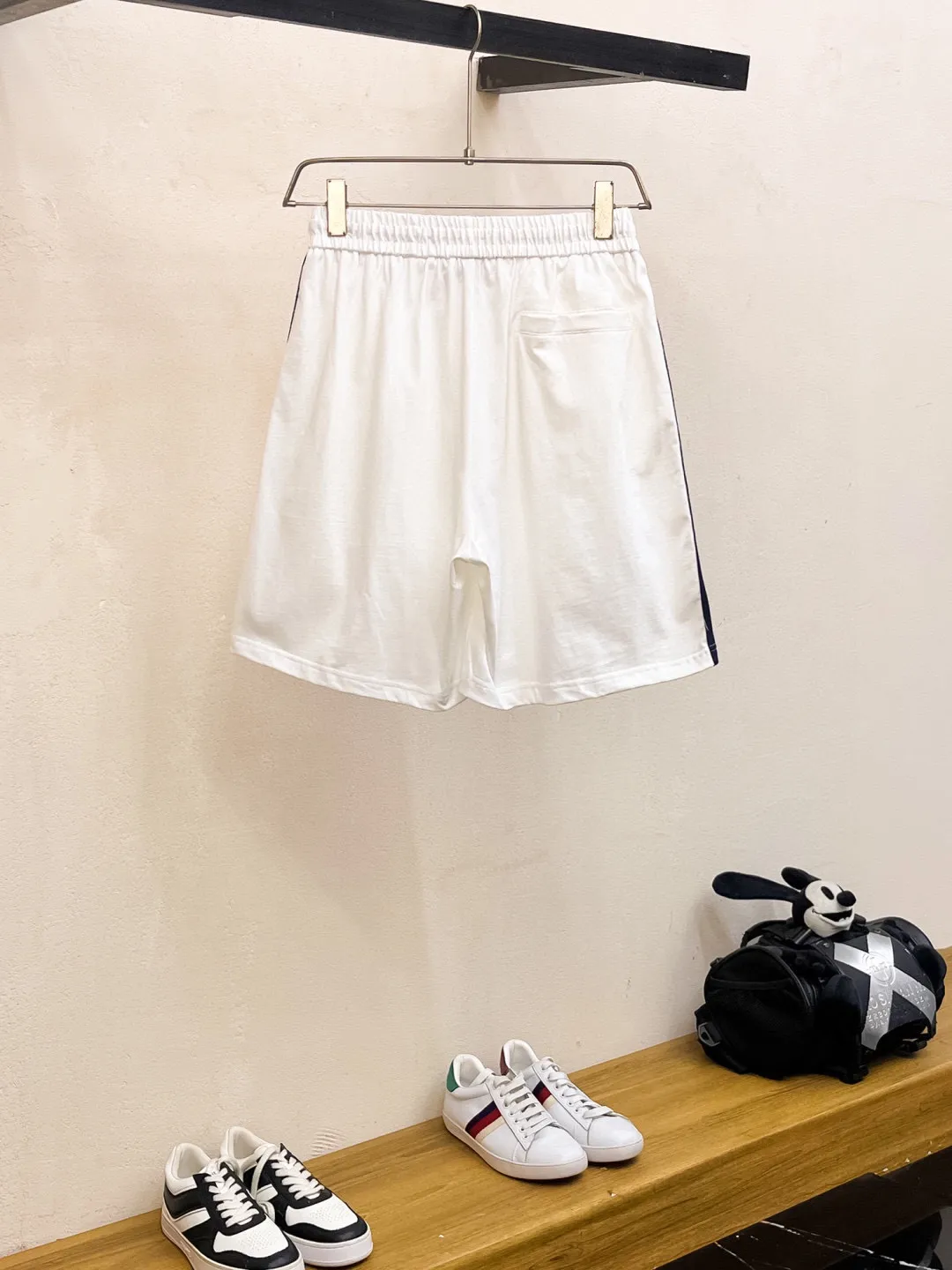 P560 Brand [MONCLER Mouth Covered] 2025 round neck short-sleeved shorts suit. The pure cotton fabric upper body will not be stuffy, the smooth and comfortable skin-friendly effect is more breathable, the fabric has its own texture, classic logo technology, a new interpretation from a unique angle, the first choice for fashion and versatility! Size: M-3XL (maximum wear: 190 pounds)