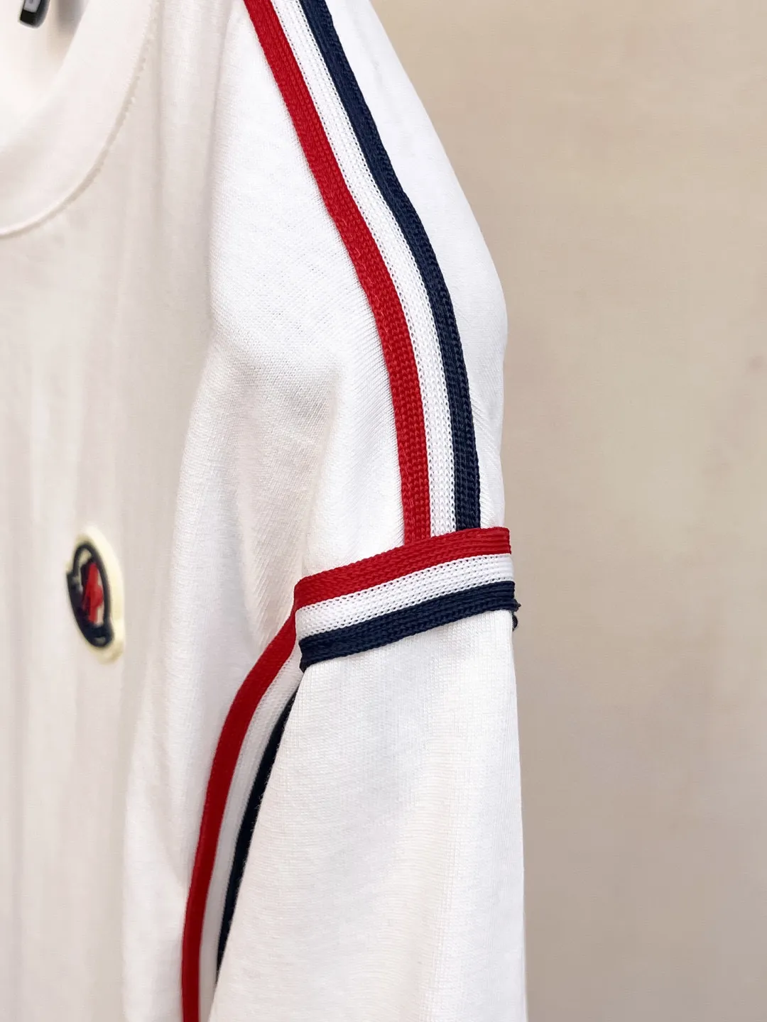 P560 Brand [MONCLER Mouth Covered] 2025 round neck short-sleeved shorts suit. The pure cotton fabric upper body will not be stuffy, the smooth and comfortable skin-friendly effect is more breathable, the fabric has its own texture, classic logo technology, a new interpretation from a unique angle, the first choice for fashion and versatility! Size: M-3XL (maximum wear: 190 pounds)