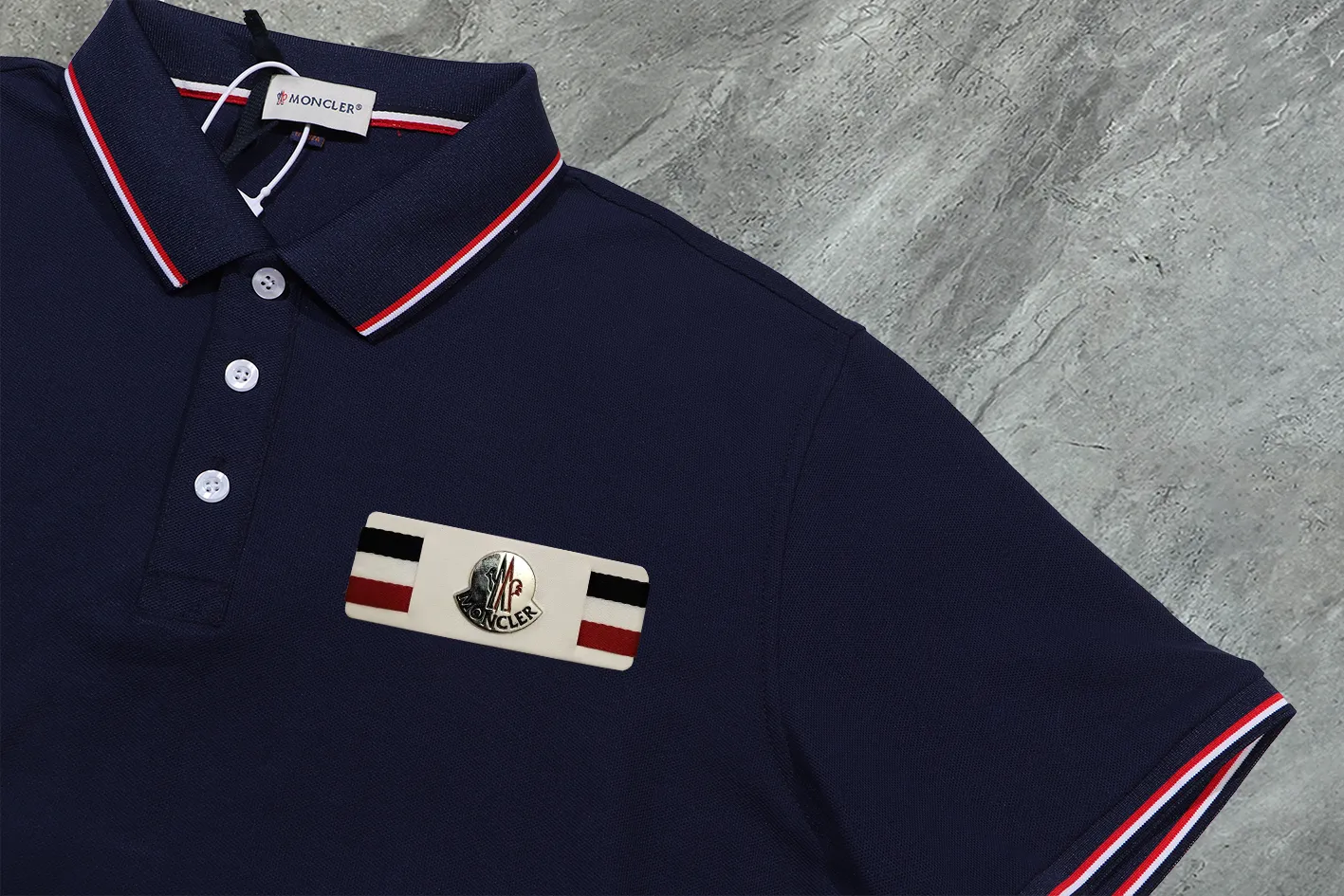 P190 Complete with three standards] MONCLER~ MONCLER 2024 summer new high-quality lapel short-sleeved POLO shirt, counter-customized fabric, high breathability and comfort, impeccable details, brand element design concept, reflecting high quality. It feels delicate and soft! It presents a casual cut and the upper body shape is great! The chest is filled with three-dimensional embroidery of the brand LOGO to highlight quality and luxury. Color: black/white Size: M~3XL
