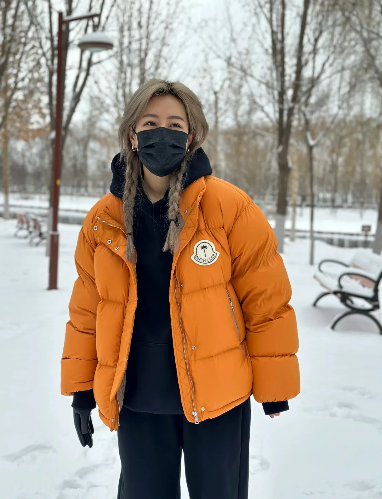 P1580 Meng Mouth Angels joint limited edition large label down jacket #Monger Full of American retro style! ⚠️Short style with small stand-up collar, waterproof and anti-fouling fabric, 95 white duck down filling, the upper body is not heavy and warm, classic and timeless! On the chest is the joint logo of the two major brands, which is very special. Another design point is the zippers on the left and right sides, which are stitched with leather, which is very textured! If you look closely, you can see that even the steel seal on the zipper is the joint logo of the two brands. The whole thing is really full of sincerity!  SIZE:1# 2# 3# 4# 5# 6# [Details attached are size chart]