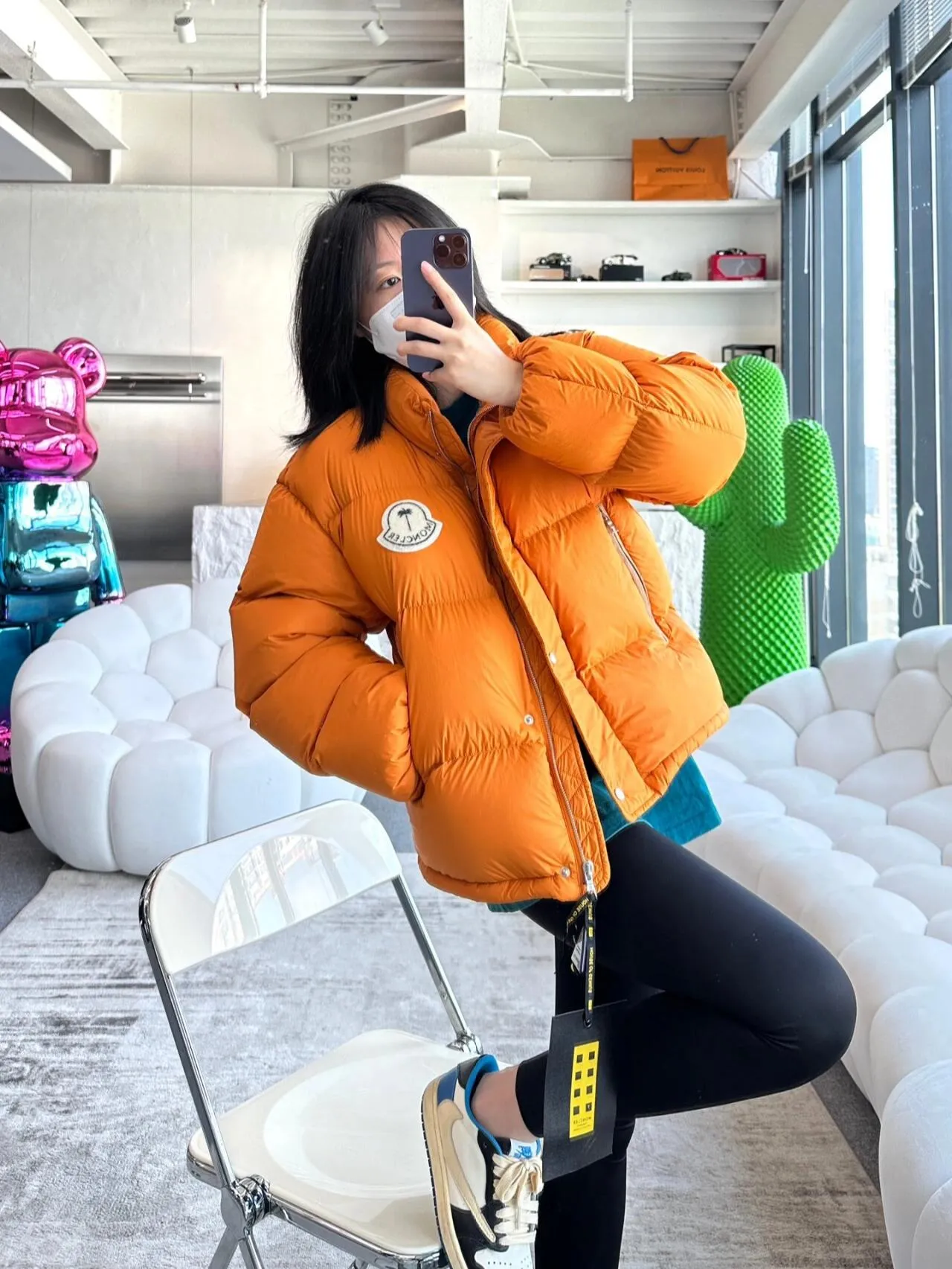 P1580 Meng Mouth Angels joint limited edition large label down jacket #Monger Full of American retro style! ⚠️Short style with small stand-up collar, waterproof and anti-fouling fabric, 95 white duck down filling, the upper body is not heavy and warm, classic and timeless! On the chest is the joint logo of the two major brands, which is very special. Another design point is the zippers on the left and right sides, which are stitched with leather, which is very textured! If you look closely, you can see that even the steel seal on the zipper is the joint logo of the two brands. The whole thing is really full of sincerity!  SIZE:1# 2# 3# 4# 5# 6# [Details attached are size chart]