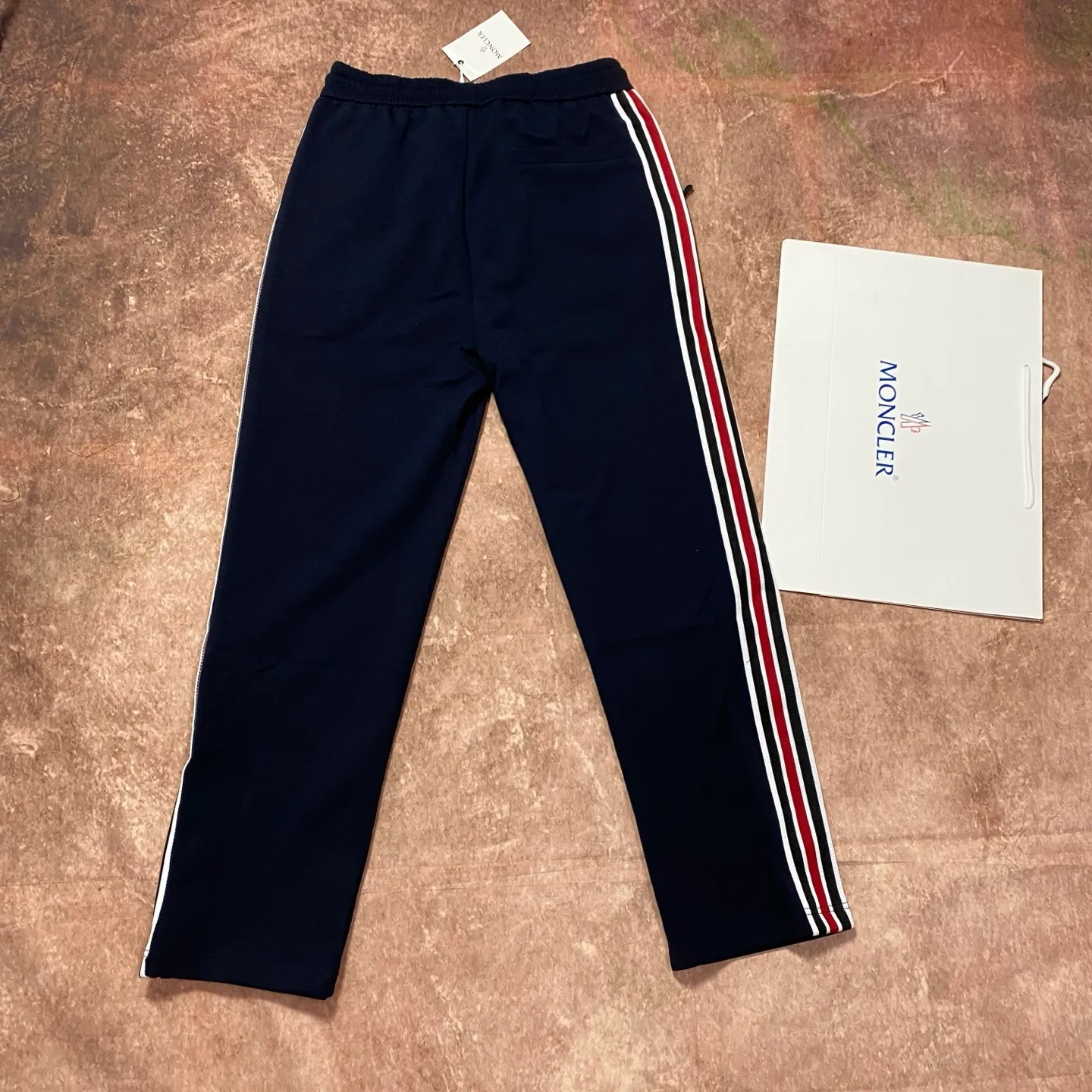 P280 moncler autumn and winter new cupro modal air layer spring and summer casual pants. Customized fabrics with excellent comfort, strong touch, high recognition, perfect appearance and craftsmanship. 100% imported fabrics are carefully made, soft and comfortable, skin-friendly and breathable. They are comfortable pants for home and going out. Just wear a T-shirt Polo and you can go out~ Color: Navy Blue Size 46/48/50/52