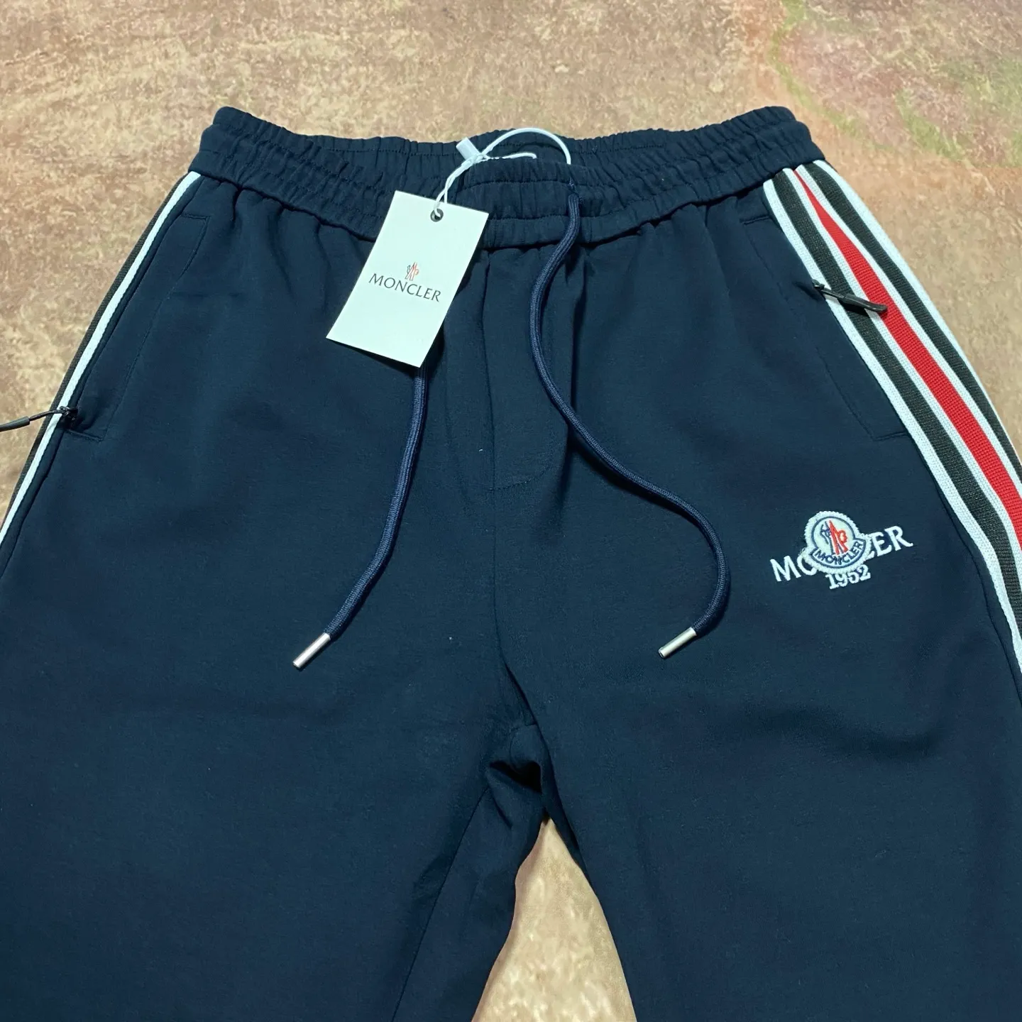 P280 moncler autumn and winter new cupro modal air layer spring and summer casual pants. Customized fabrics with excellent comfort, strong touch, high recognition, perfect appearance and craftsmanship. 100% imported fabrics are carefully made, soft and comfortable, skin-friendly and breathable. They are comfortable pants for home and going out. Just wear a T-shirt Polo and you can go out~ Color: Navy Blue Size 46/48/50/52