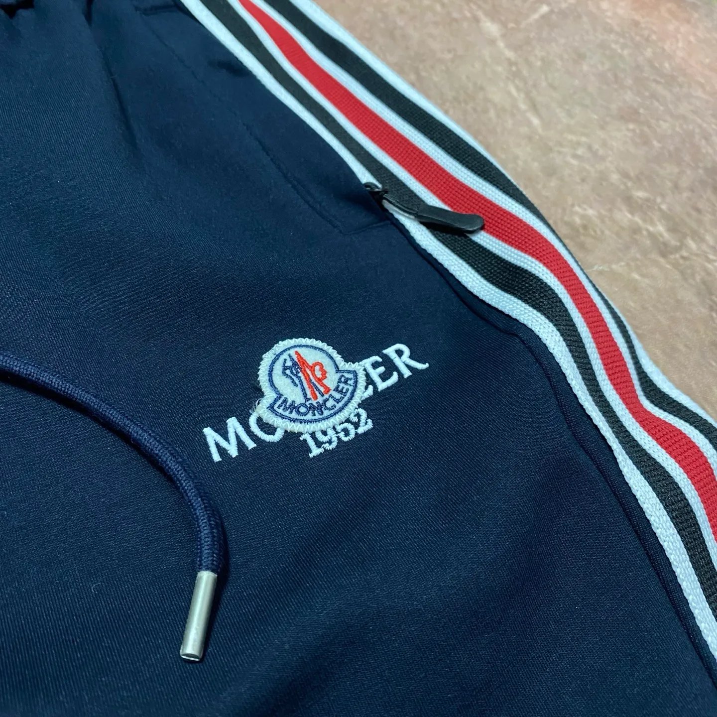 P280 moncler autumn and winter new cupro modal air layer spring and summer casual pants. Customized fabrics with excellent comfort, strong touch, high recognition, perfect appearance and craftsmanship. 100% imported fabrics are carefully made, soft and comfortable, skin-friendly and breathable. They are comfortable pants for home and going out. Just wear a T-shirt Polo and you can go out~ Color: Navy Blue Size 46/48/50/52