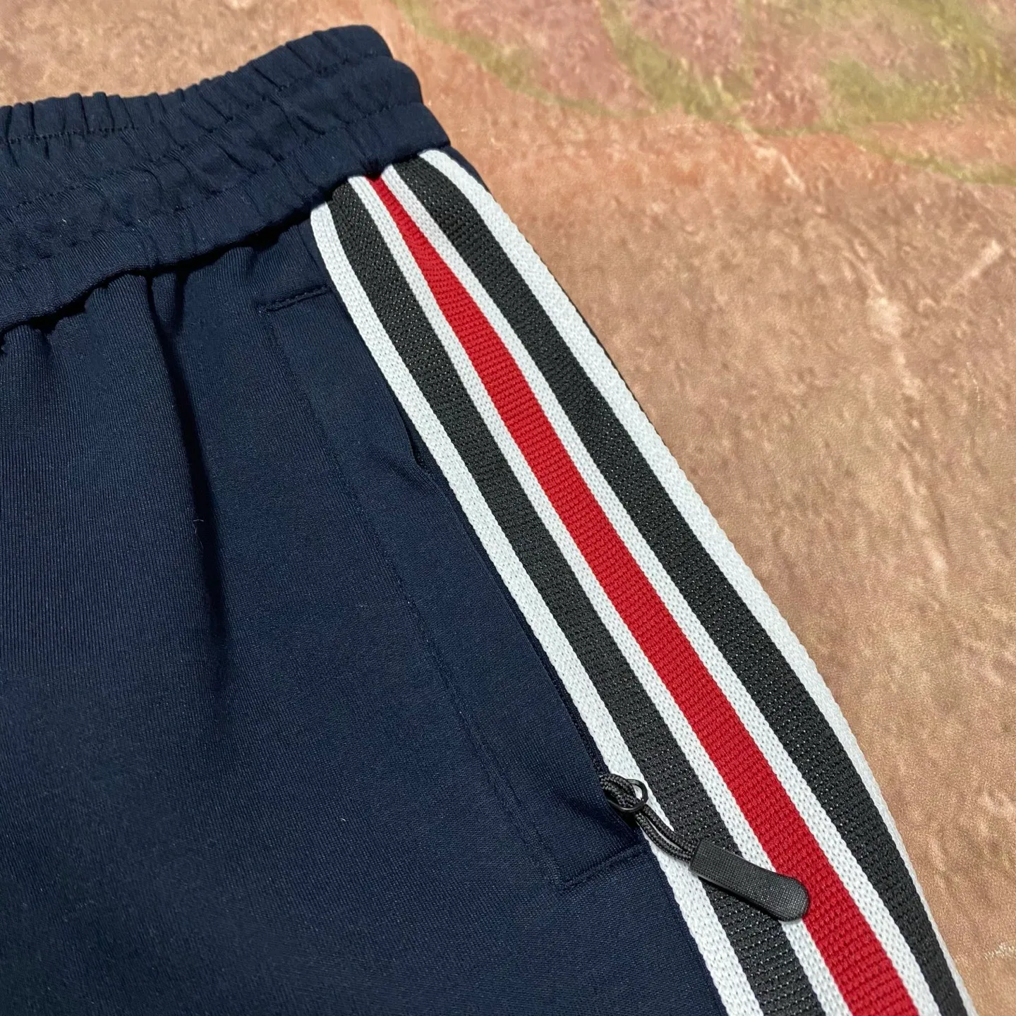 P280 moncler autumn and winter new cupro modal air layer spring and summer casual pants. Customized fabrics with excellent comfort, strong touch, high recognition, perfect appearance and craftsmanship. 100% imported fabrics are carefully made, soft and comfortable, skin-friendly and breathable. They are comfortable pants for home and going out. Just wear a T-shirt Polo and you can go out~ Color: Navy Blue Size 46/48/50/52