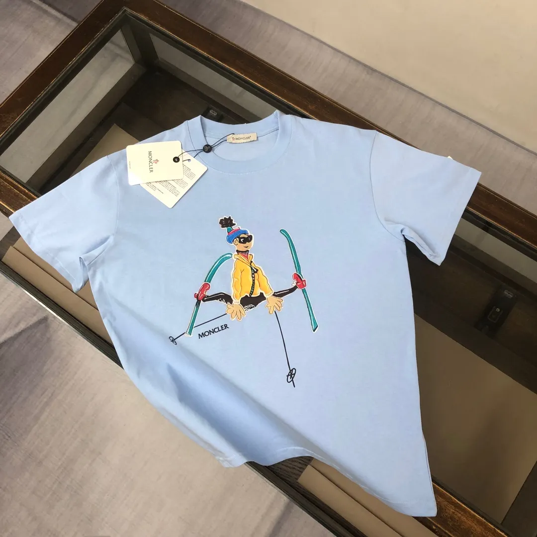 P160 Moncler 2025 new men's round neck short-sleeved couple T-shirt, new spring and summer product, high quality 🔥🔥Fashionable and versatile, customized imported fabrics! Comfortable to wear, breathable, fashionable without losing personality, the upper body is casual and casual, handsome and stylish, showing the temperament of a big brand. All three standards are complete! ! Color: Black, White, Brown, Sky Blue Size: S M L XL (Loose fit, please state your height and weight when placing an order)