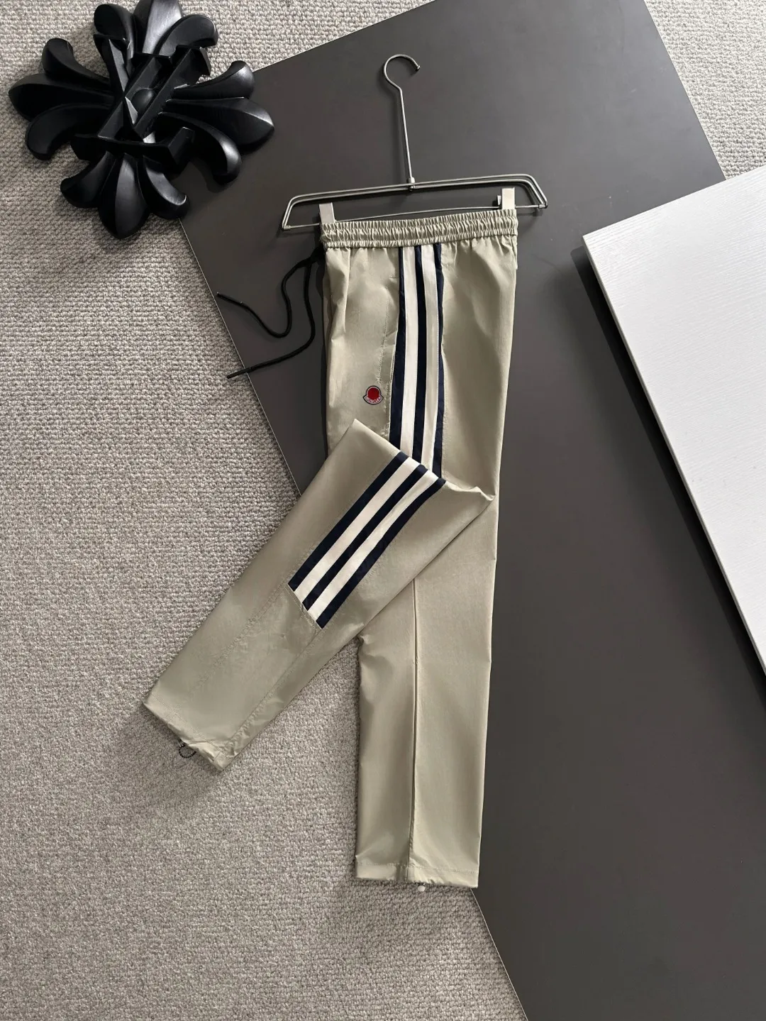Next day shipping P720 MONCLER/Balenciaga high quality 2025 autumn and winter new casual heavy industry suit exclusively developed by yb! High quality production! The top version of the trading company channel order, external orders for imported custom fabrics, high breathability and comfort, impeccable details, absolutely worth buying! This type of suit is also a must-have for lazy people. You don’t have to think about how to match it, you can just get it in one set! Brand element design concept, delicate and soft feel! It presents a casual cut and the upper body shape is great! On sale simultaneously on the official website! From a high-end men's positioning brand, the low-key luxury taste is irresistible! Exquisite workmanship and impeccable quality! The overall style is simple, fashionable and timeless, fully meeting the requirements of stylish and tasteful dressing! Size: M to 5XL (or state your height and weight when placing an order)