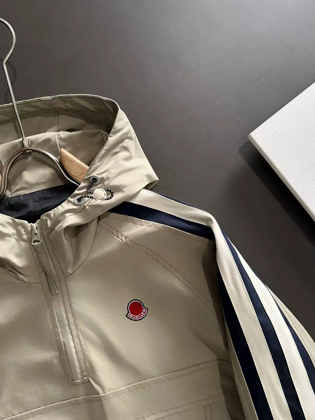 Next day shipping P720 MONCLER/Balenciaga high quality 2025 autumn and winter new casual heavy industry suit exclusively developed by yb! High quality production! The top version of the trading company channel order, external orders for imported custom fabrics, high breathability and comfort, impeccable details, absolutely worth buying! This type of suit is also a must-have for lazy people. You don’t have to think about how to match it, you can just get it in one set! Brand element design concept, delicate and soft feel! It presents a casual cut and the upper body shape is great! On sale simultaneously on the official website! From a high-end men's positioning brand, the low-key luxury taste is irresistible! Exquisite workmanship and impeccable quality! The overall style is simple, fashionable and timeless, fully meeting the requirements of stylish and tasteful dressing! Size: M to 5XL (or state your height and weight when placing an order)